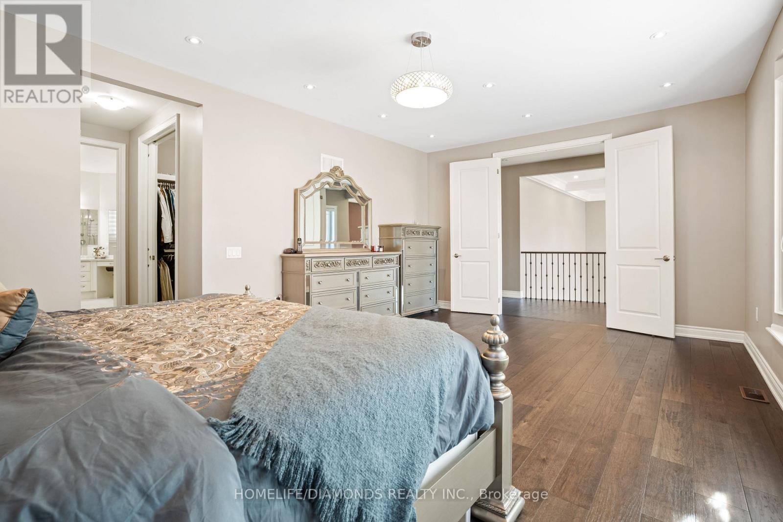 36 West Coast Trail, King, ON - Indoor Photo Showing Bedroom