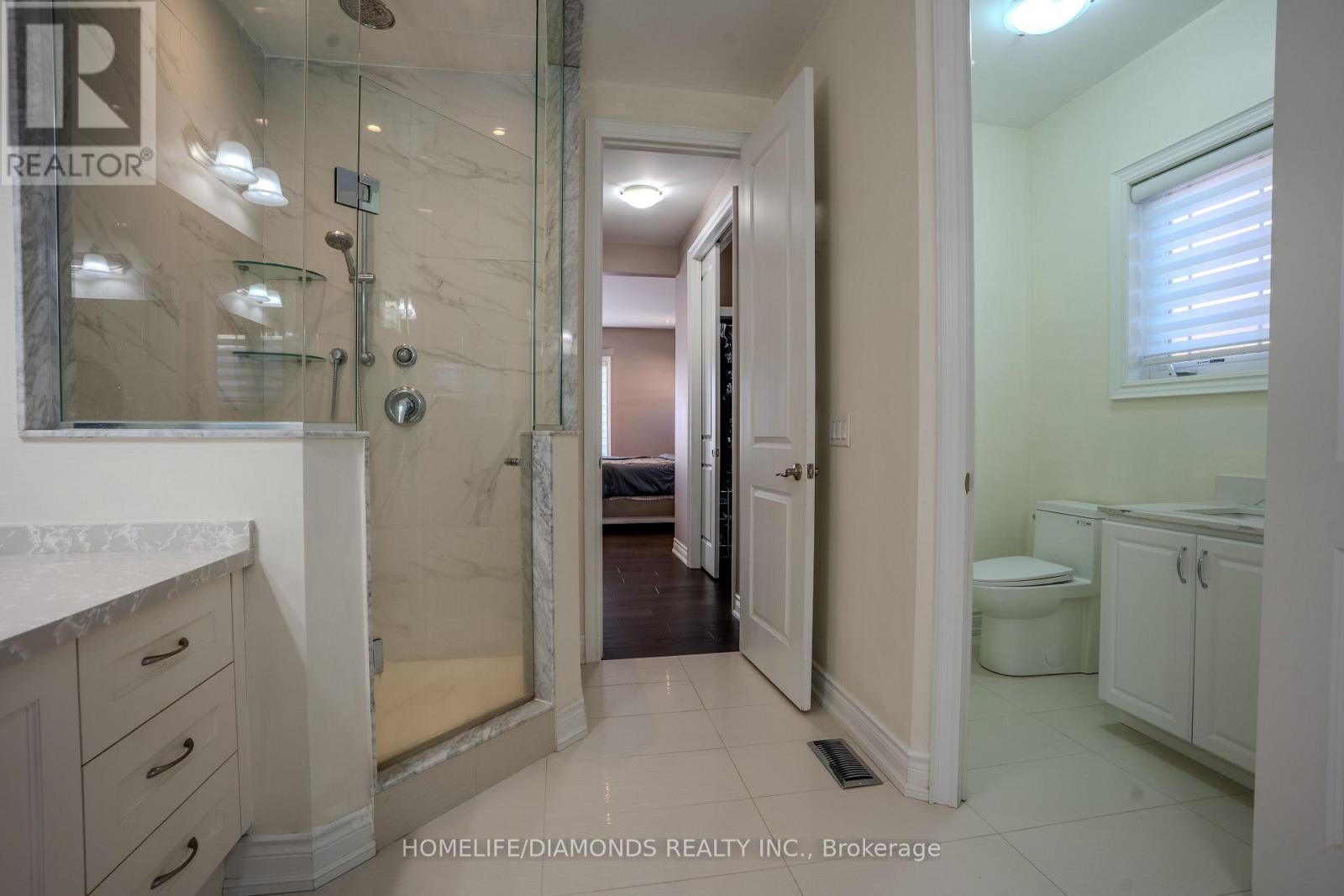 36 West Coast Trail, King, ON - Indoor Photo Showing Bathroom