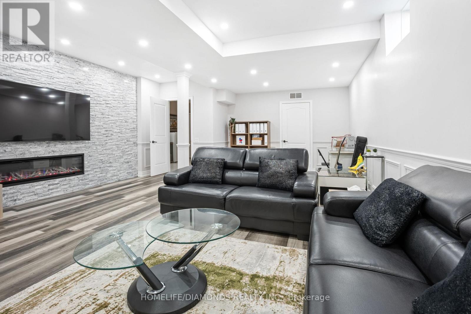 36 West Coast Trail, King, ON - Indoor Photo Showing Living Room With Fireplace