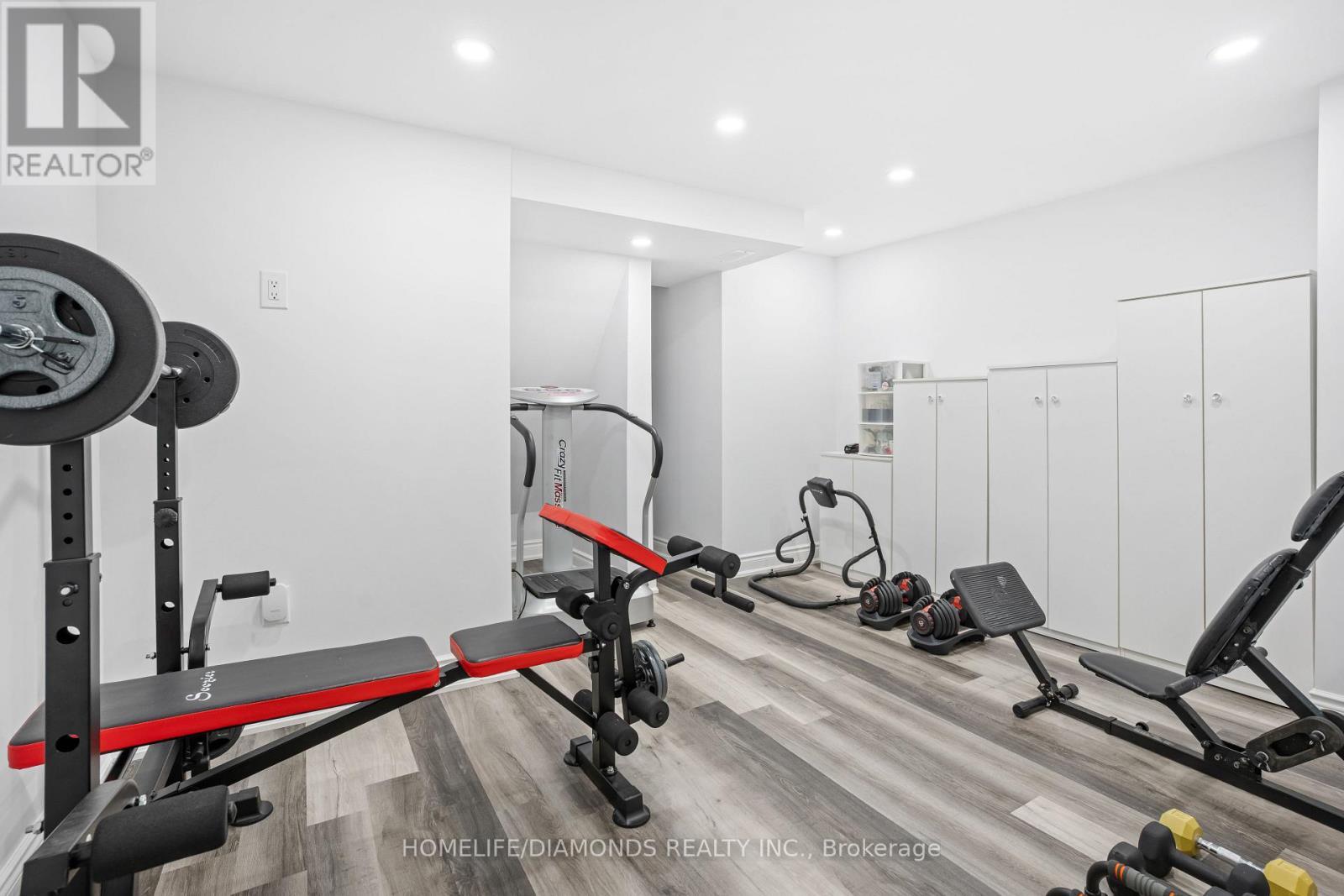 36 West Coast Trail, King, ON - Indoor Photo Showing Gym Room