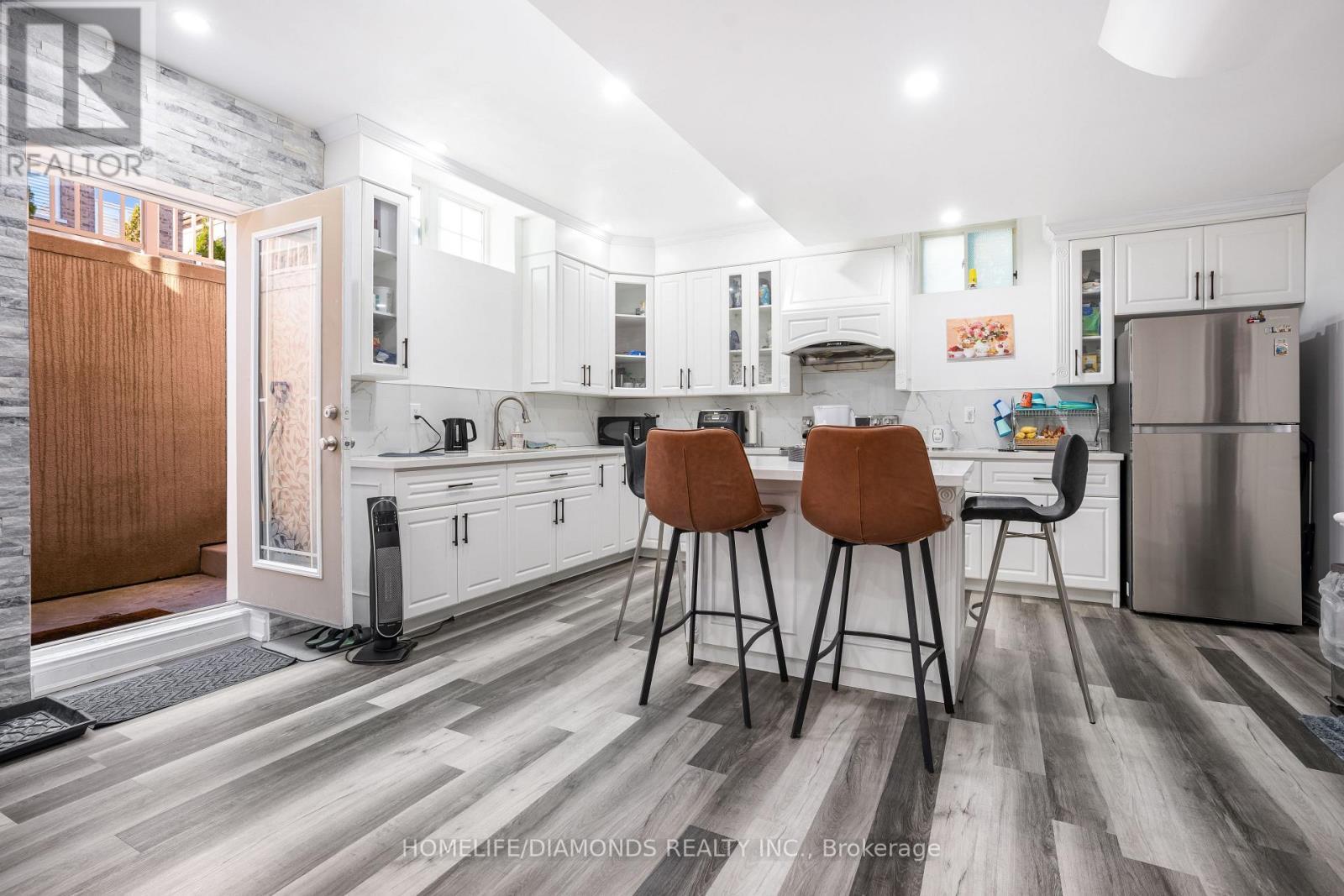 36 West Coast Trail, King, ON - Indoor Photo Showing Kitchen