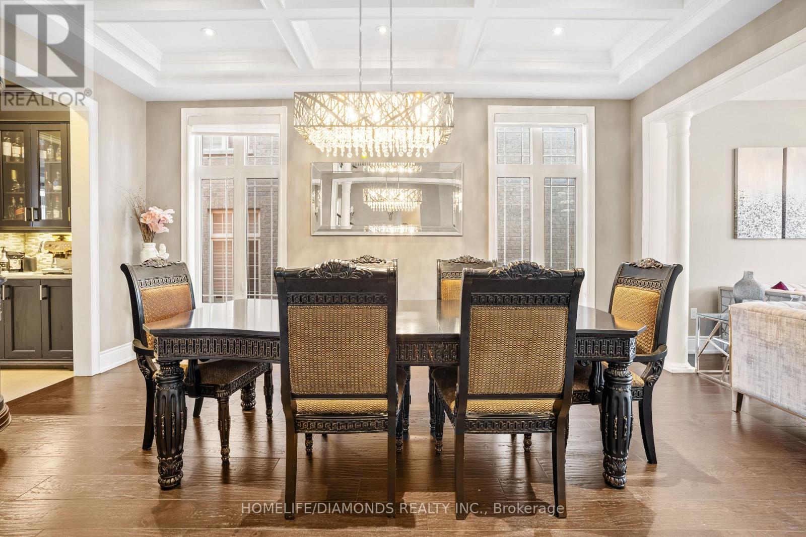 36 West Coast Trail, King, ON - Indoor Photo Showing Dining Room
