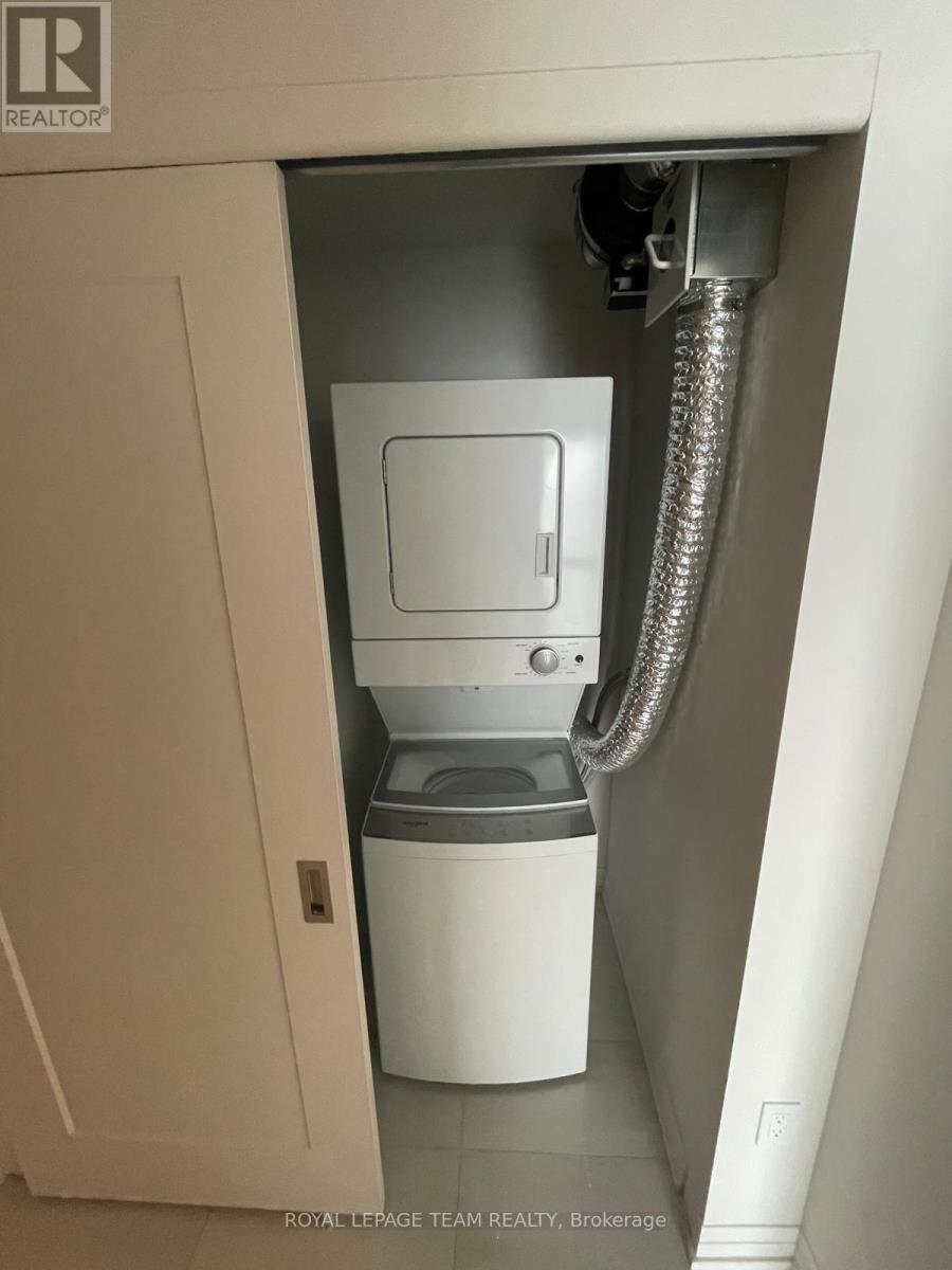 2302 - 805 Carling Avenue, Ottawa, ON - Indoor Photo Showing Laundry Room