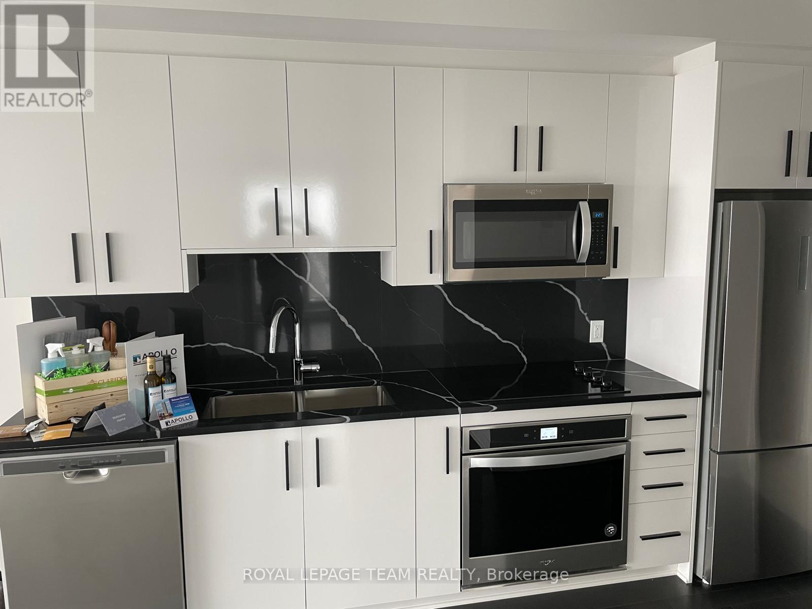 2302 - 805 Carling Avenue, Ottawa, ON - Indoor Photo Showing Kitchen With Upgraded Kitchen