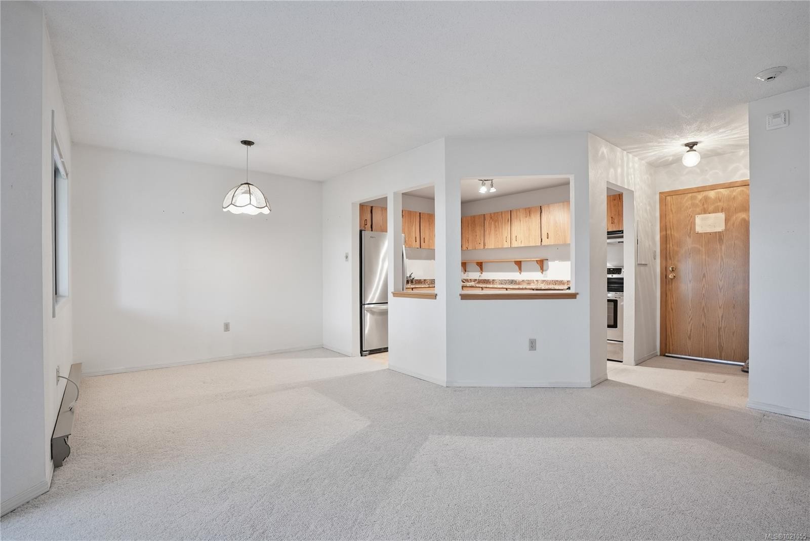 504-69 Gorge Rd West, Saanich, BC - Indoor