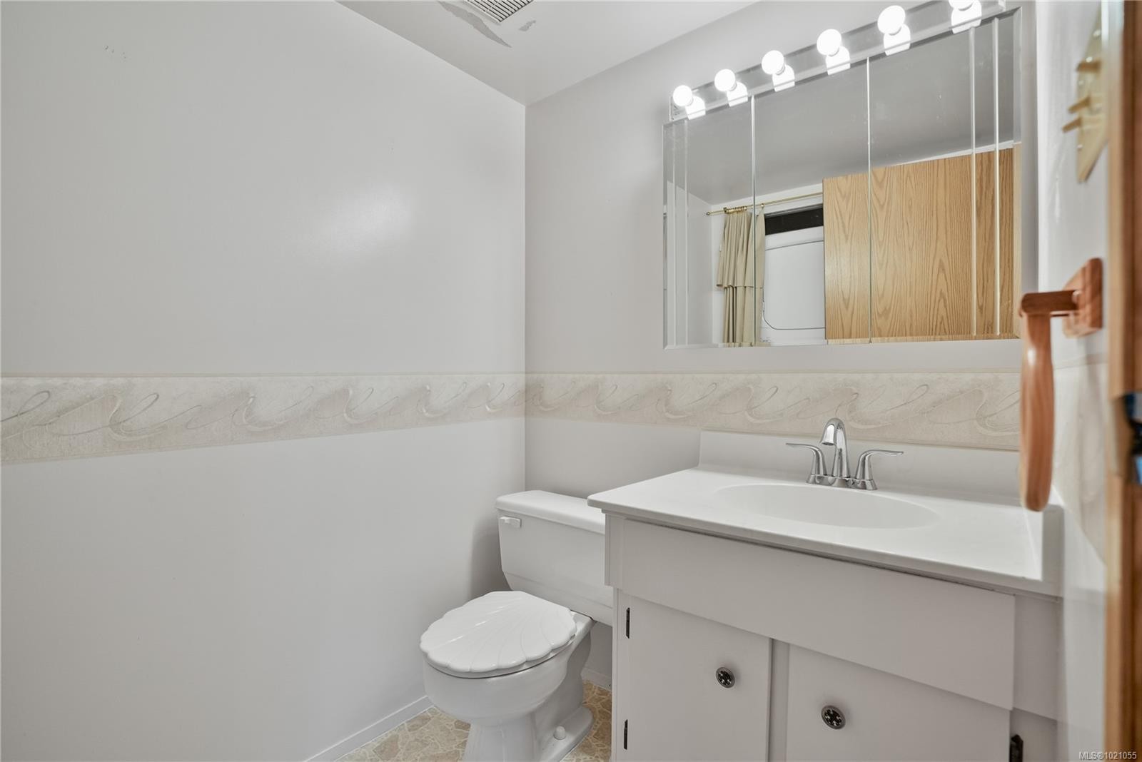 504-69 Gorge Rd West, Saanich, BC - Indoor Photo Showing Bathroom