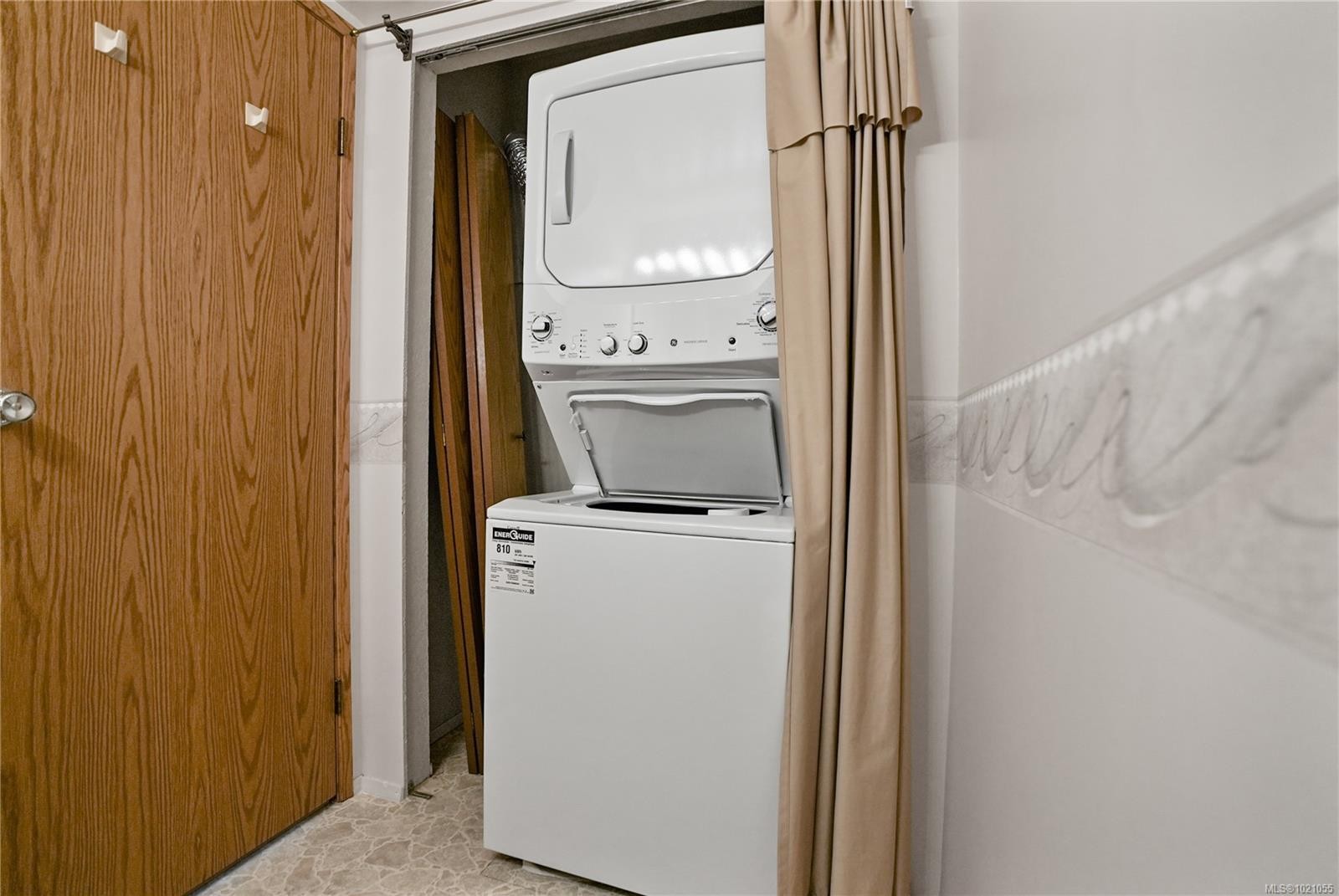 504-69 Gorge Rd West, Saanich, BC - Indoor Photo Showing Laundry Room
