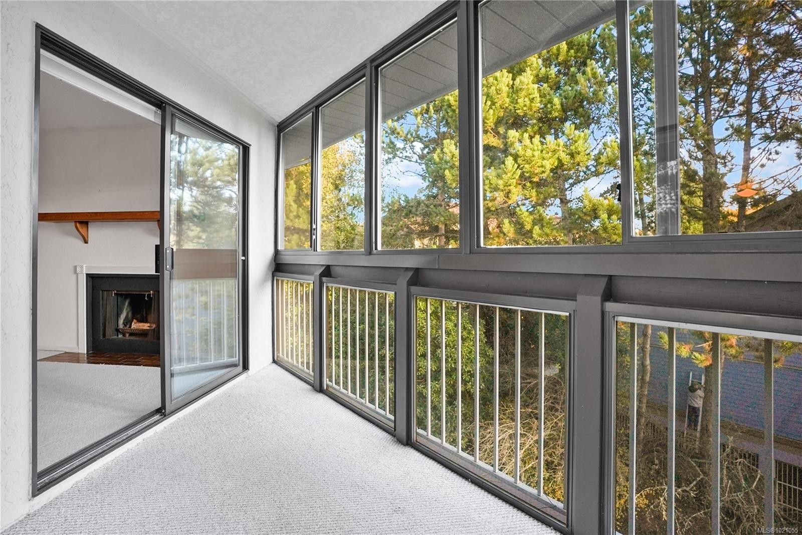 504-69 Gorge Rd West, Saanich, BC - With Exterior