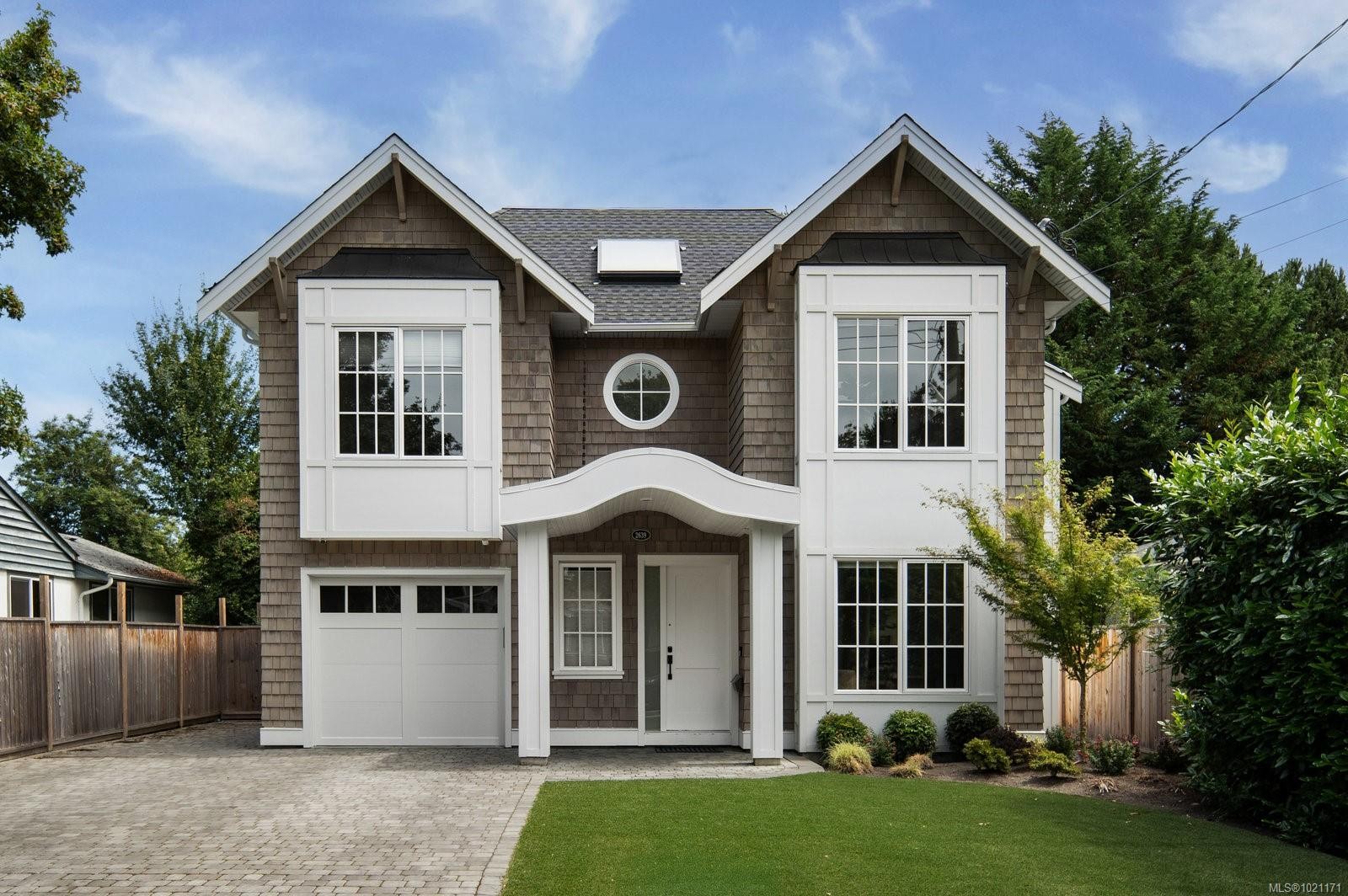 2639 Victor St, Victoria, BC