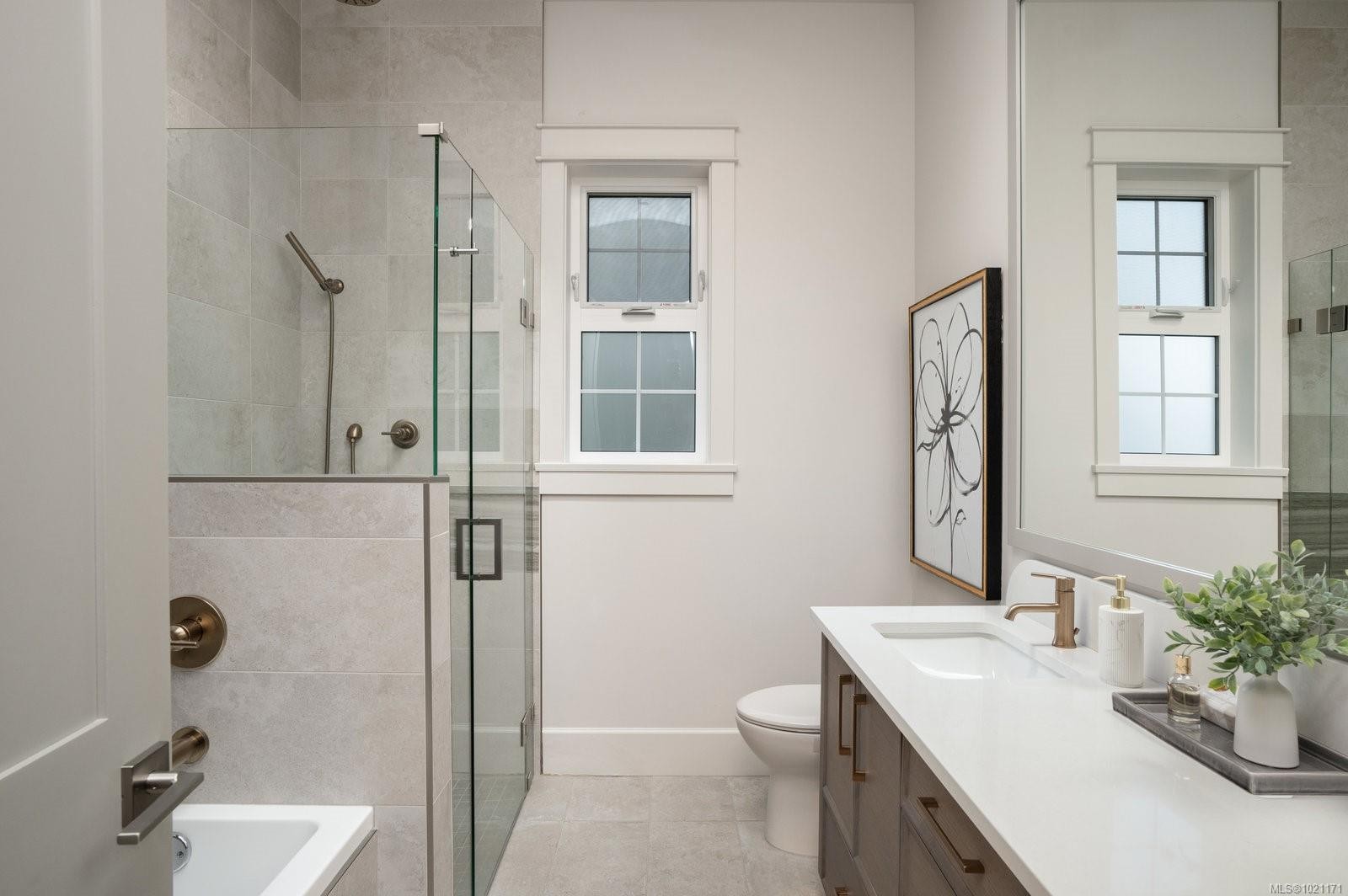 2639 Victor St, Victoria, BC