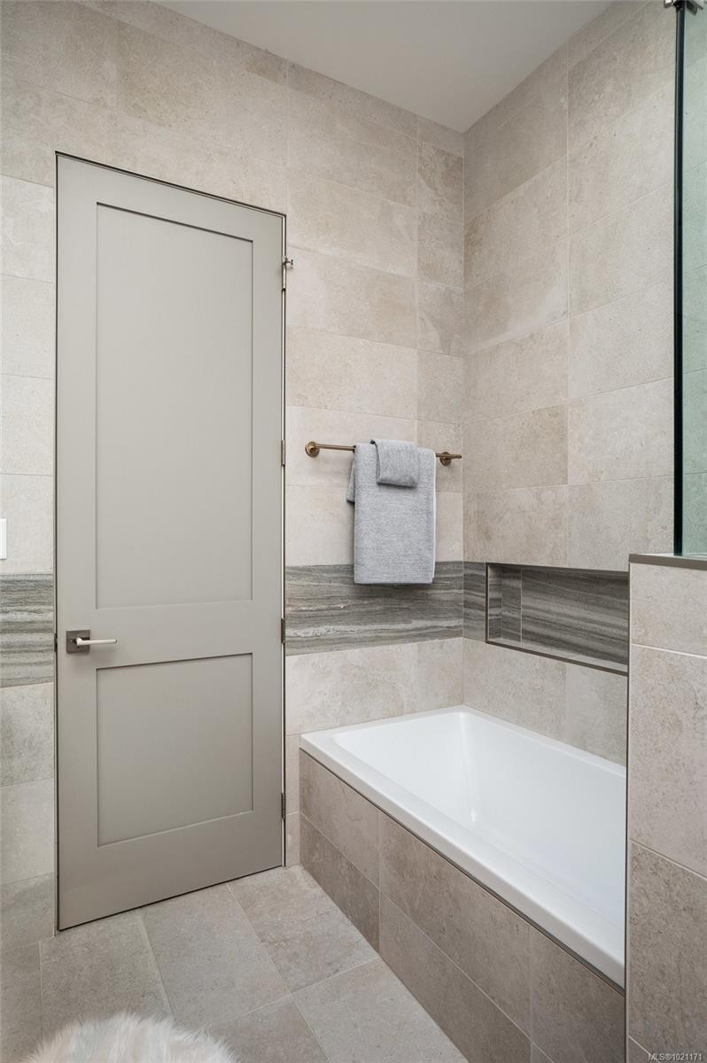 2639 Victor St, Victoria, BC