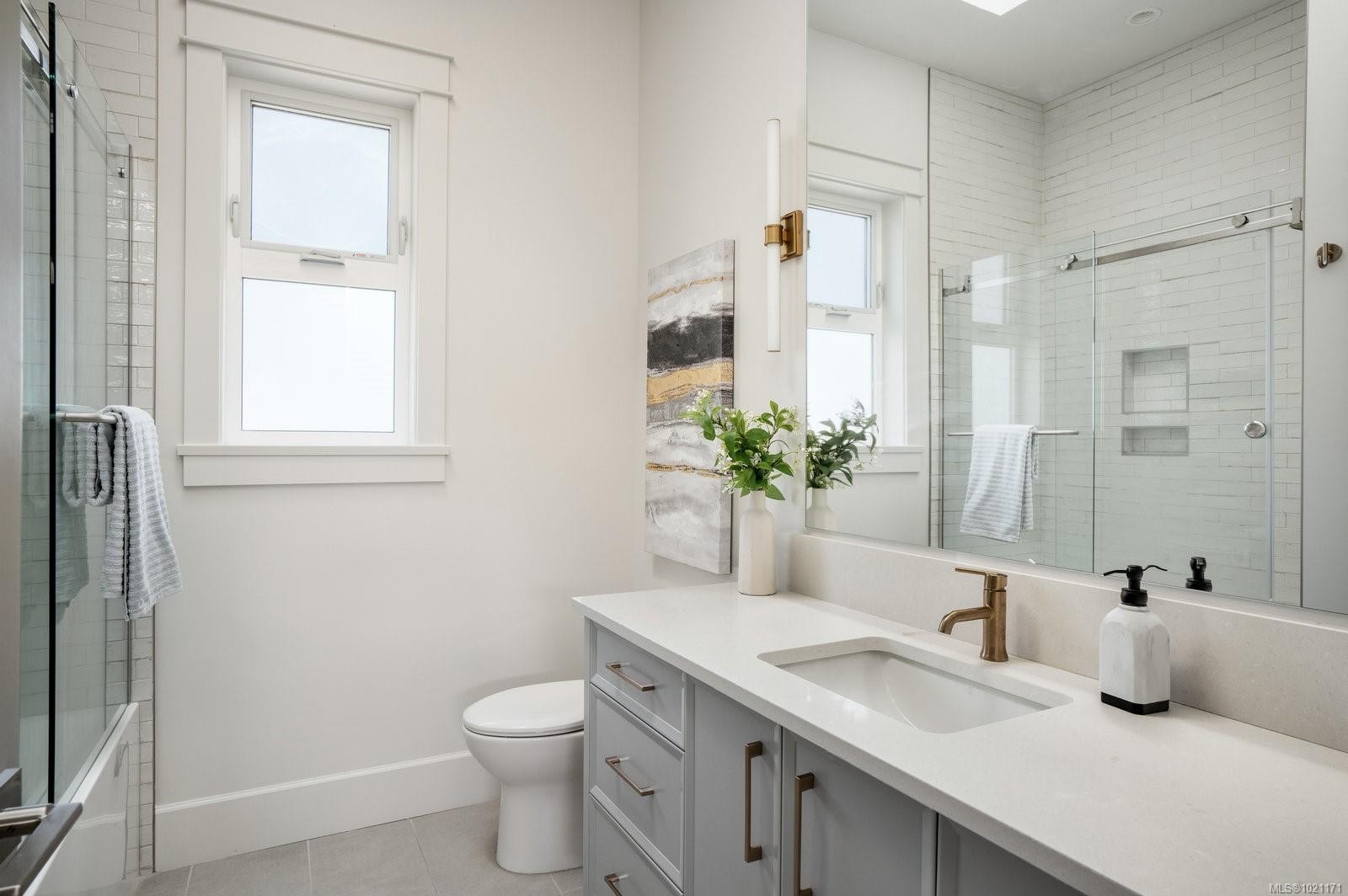 2639 Victor St, Victoria, BC