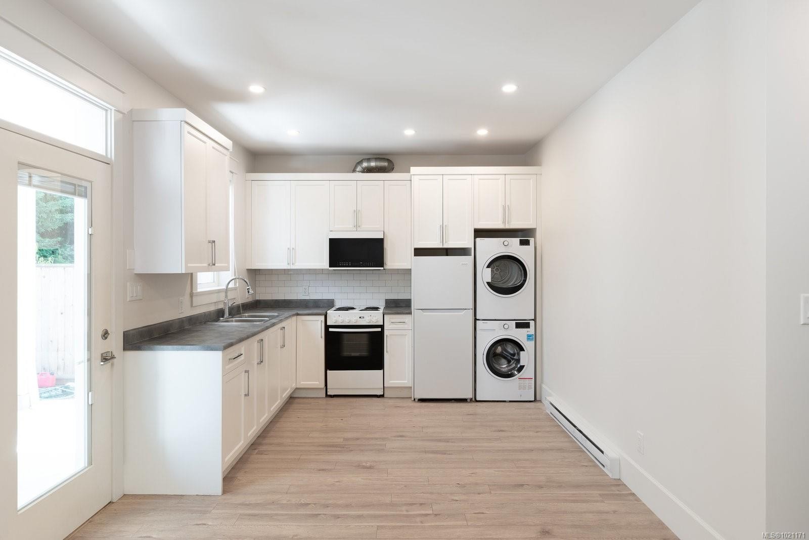 2639 Victor St, Victoria, BC