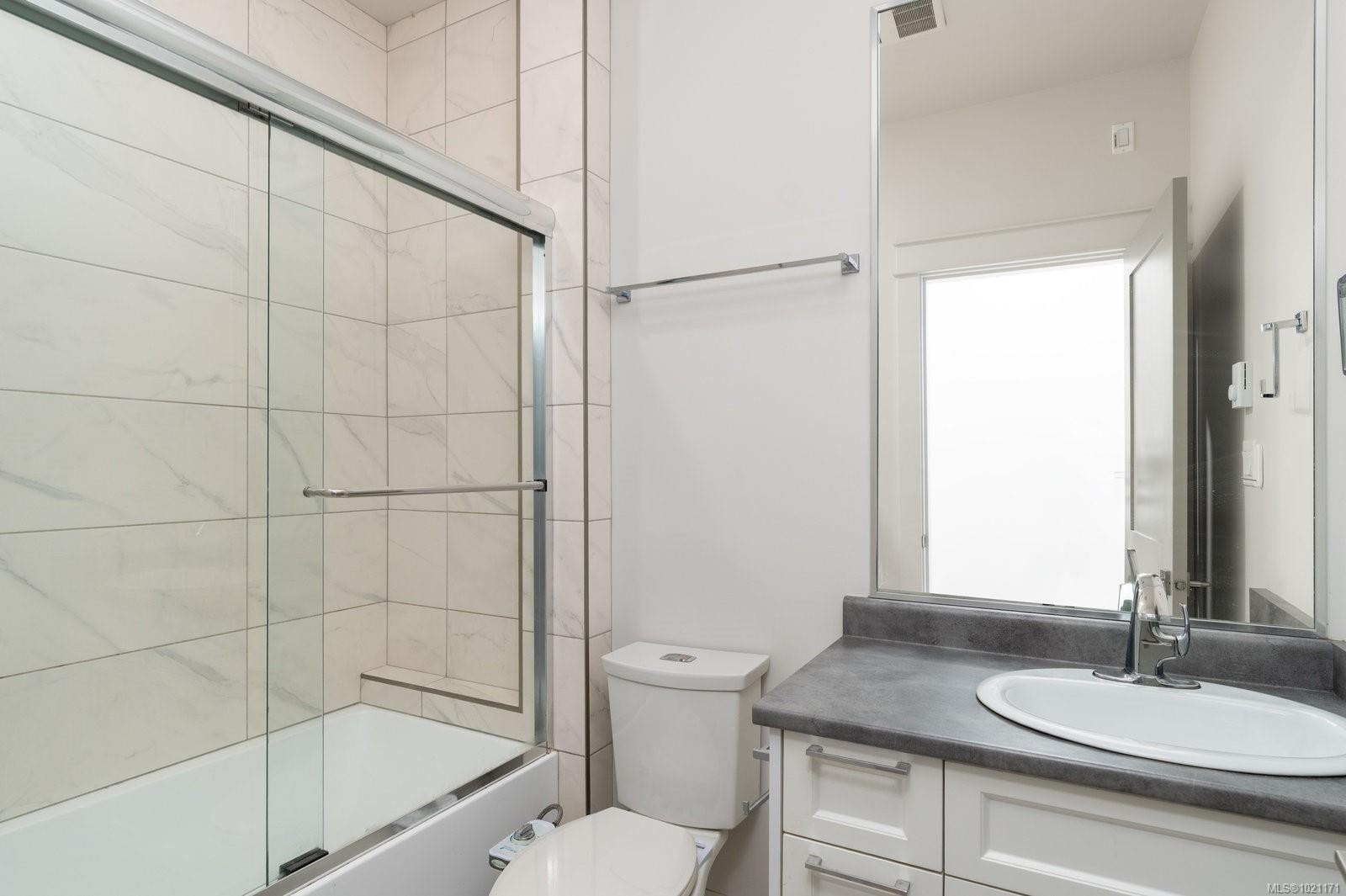 2639 Victor St, Victoria, BC