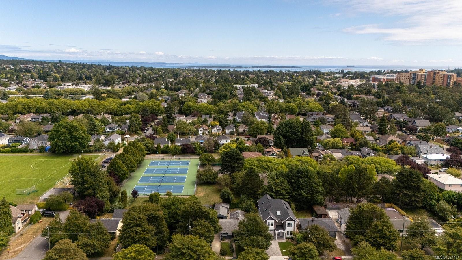 2639 Victor St, Victoria, BC