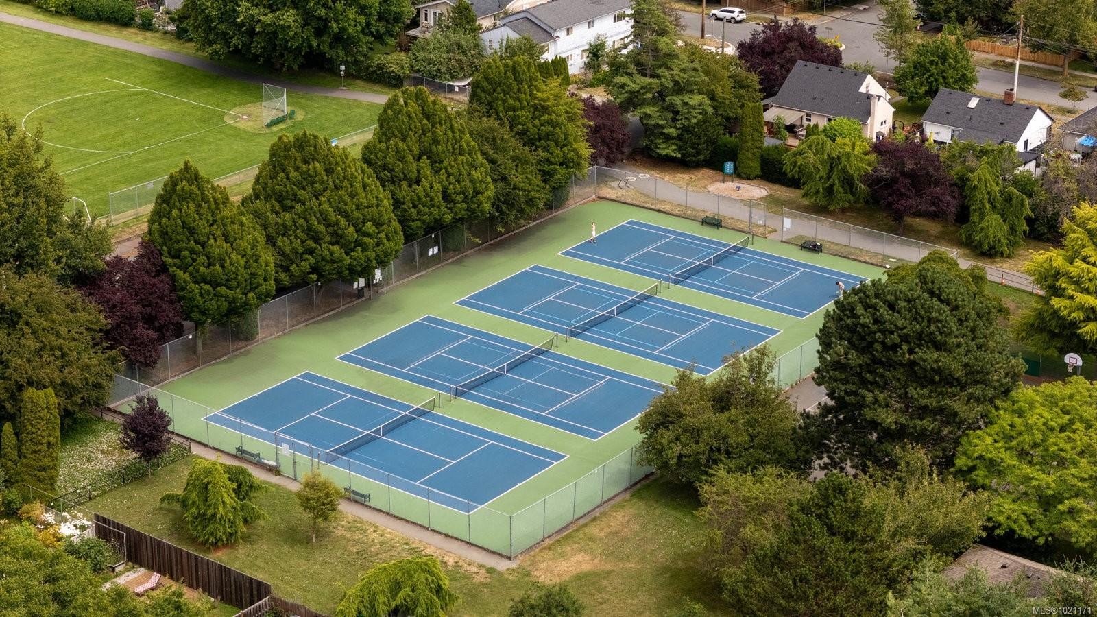 2639 Victor St, Victoria, BC