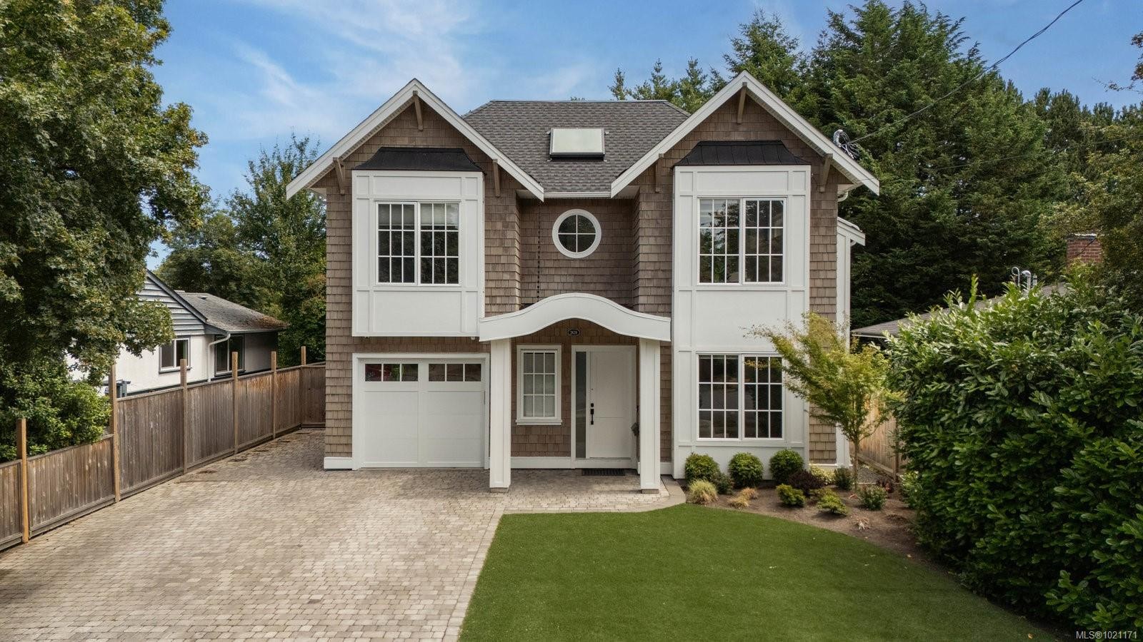 2639 Victor St, Victoria, BC