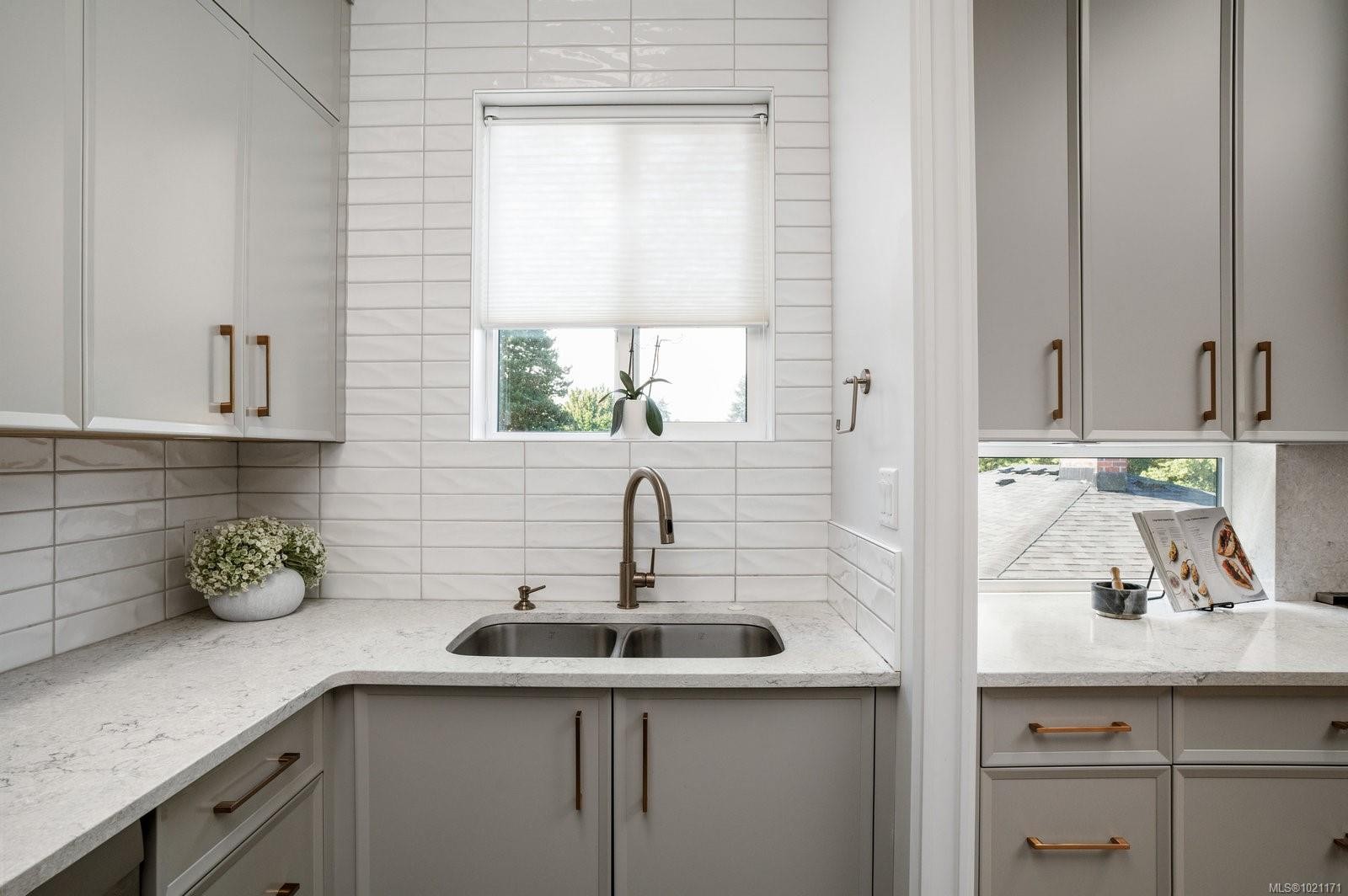 2639 Victor St, Victoria, BC