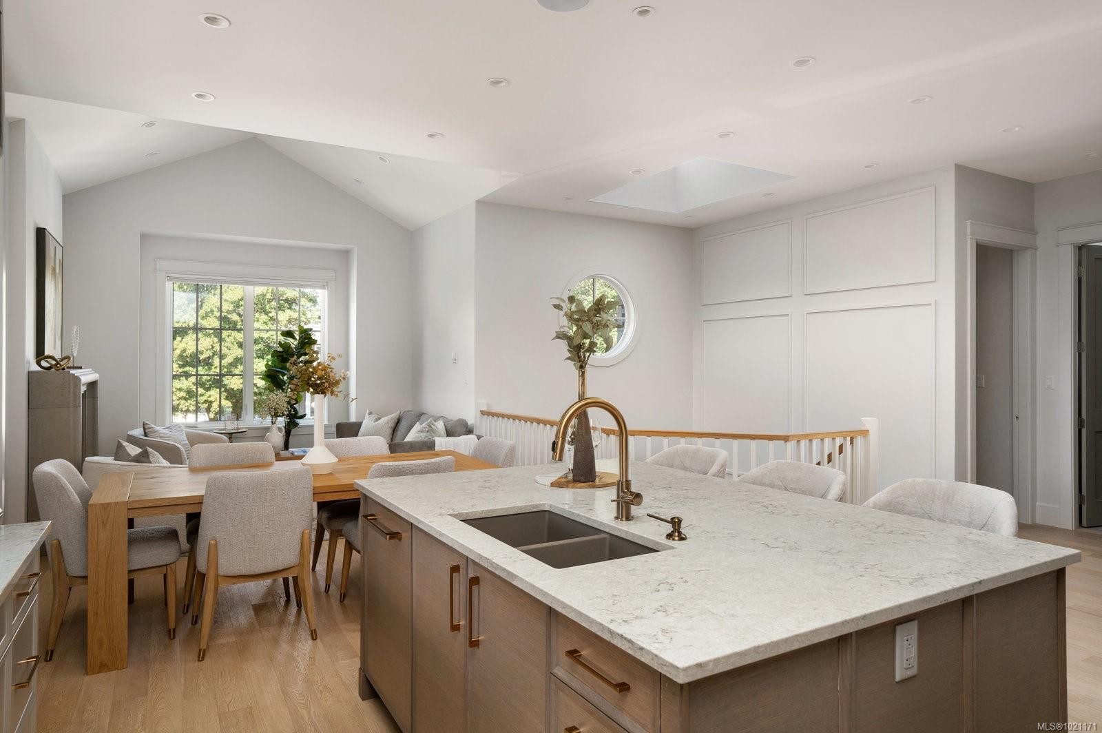 2639 Victor St, Victoria, BC