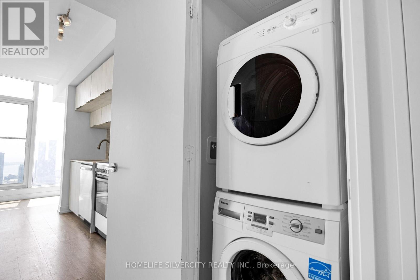 Ph8 - 181 Dundas Street E, Toronto, ON - Indoor Photo Showing Laundry Room