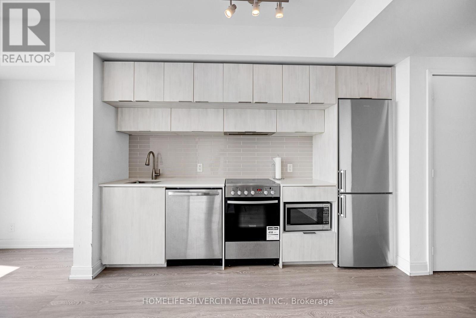 Ph8 - 181 Dundas Street E, Toronto, ON - Indoor Photo Showing Kitchen