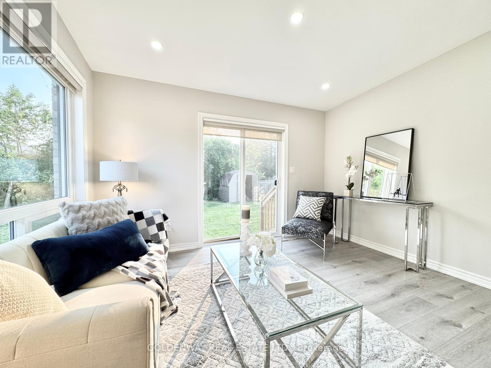 Main - 1286 Cedar Street, Oshawa, ON - Indoor Photo Showing Living Room