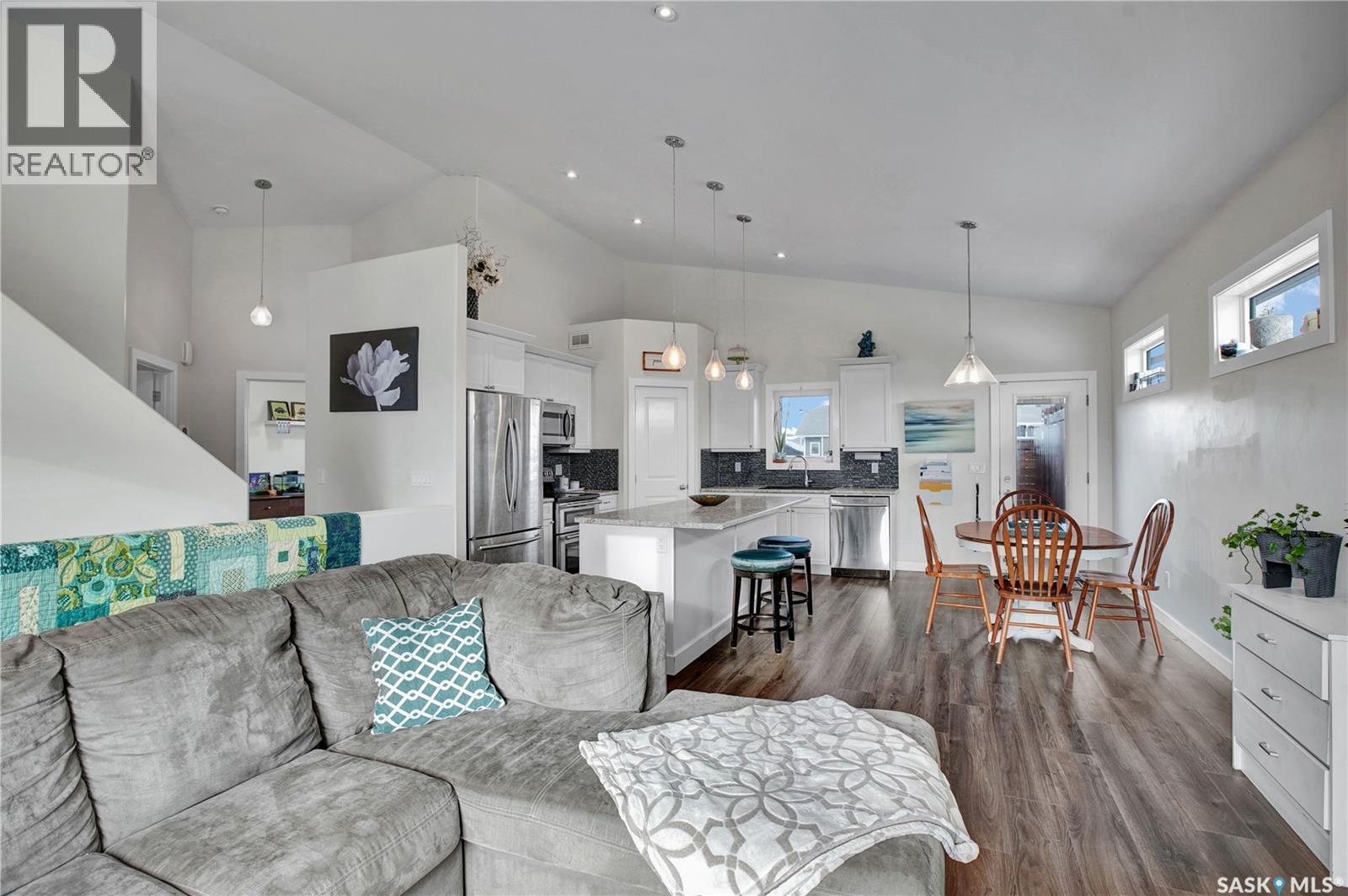 917 Rock Hill Lane, Martensville, SK - Indoor Photo Showing Living Room