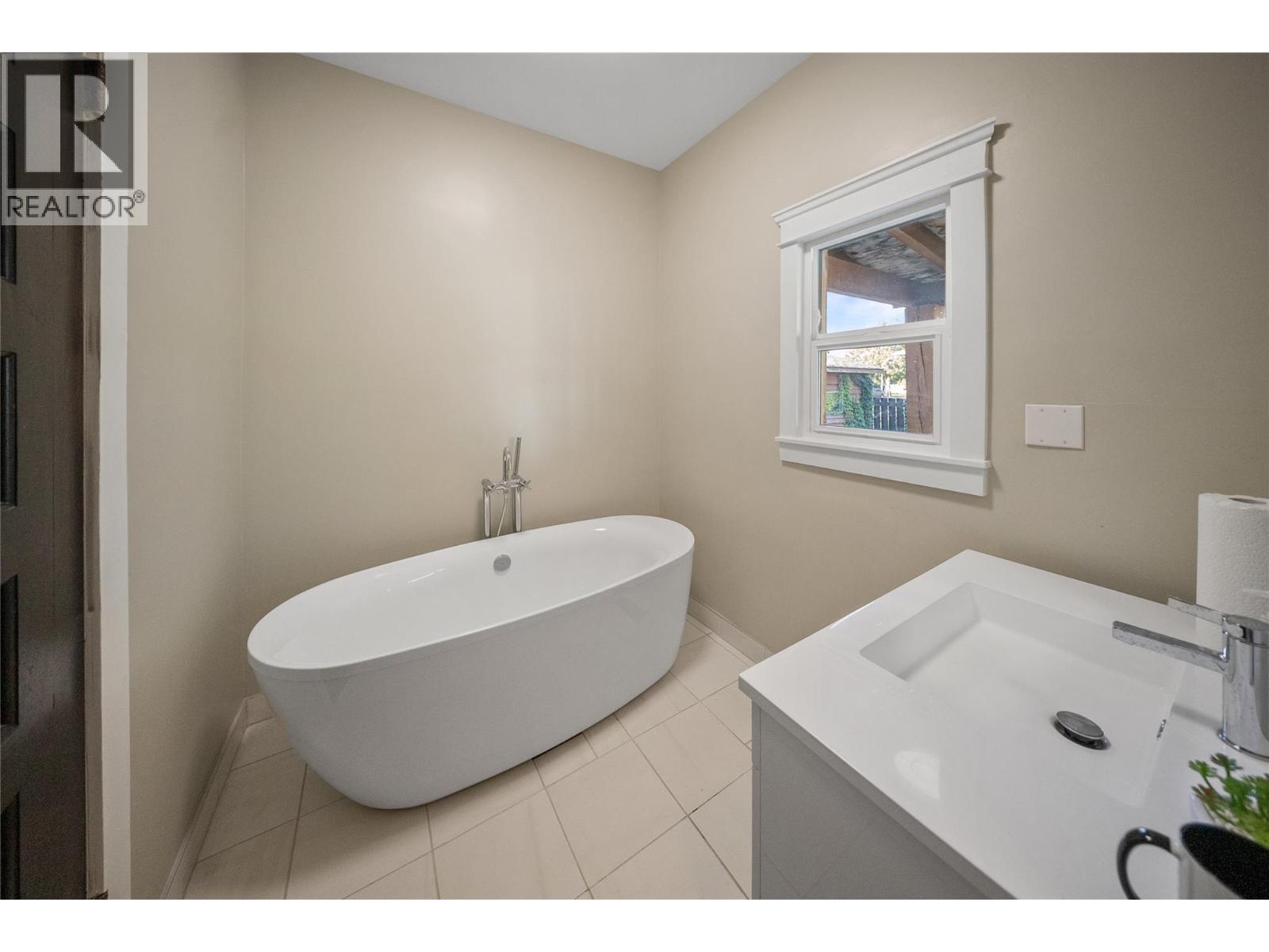 2340 Pandosy Street, Kelowna, BC