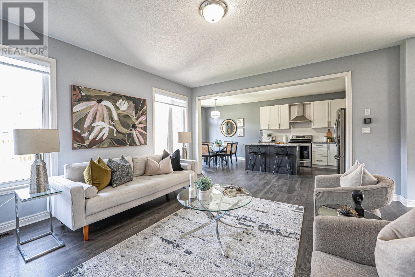 10 Mccabe Lane, New Tecumseth, ON - Indoor Photo Showing Living Room