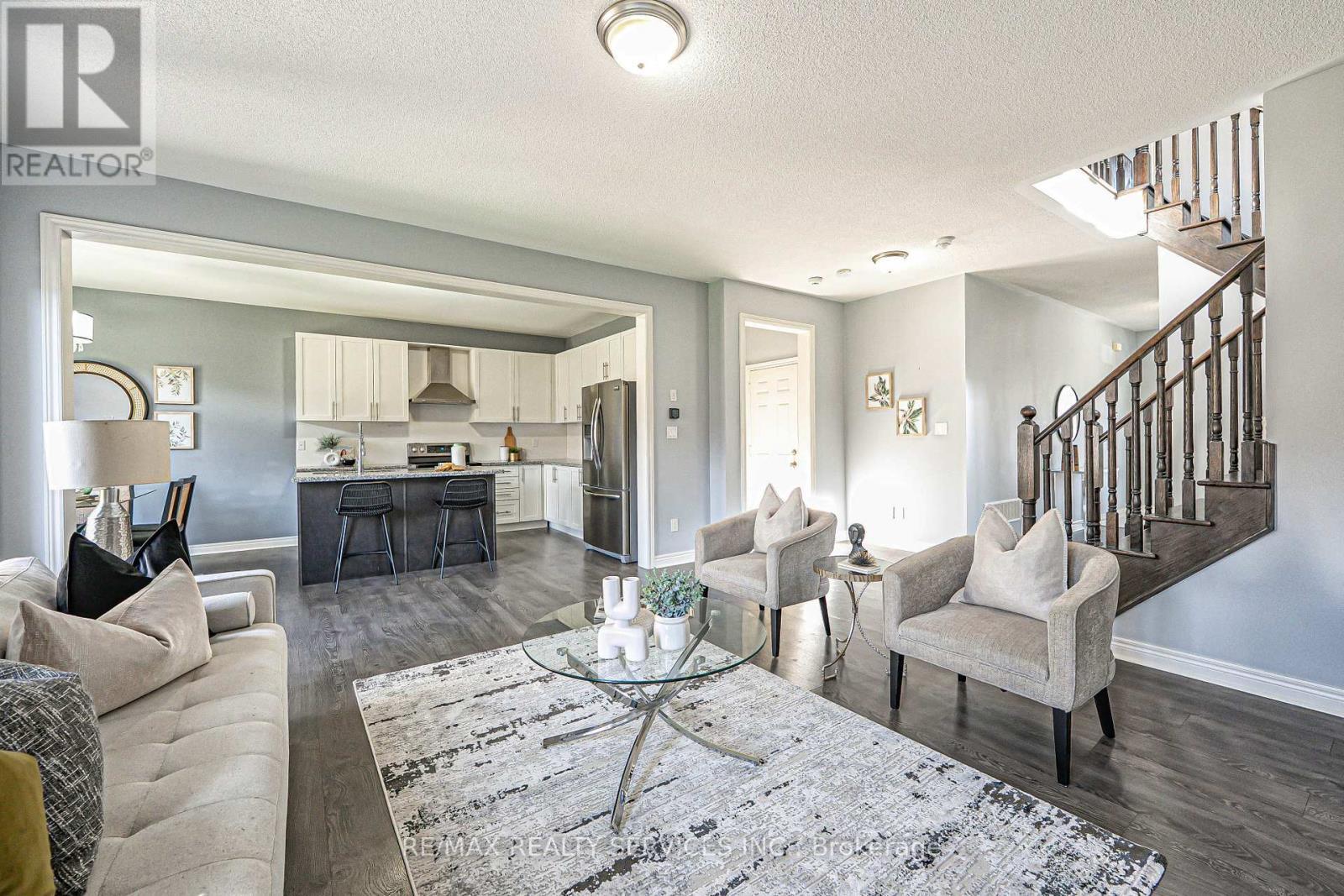 10 Mccabe Lane, New Tecumseth, ON - Indoor Photo Showing Living Room