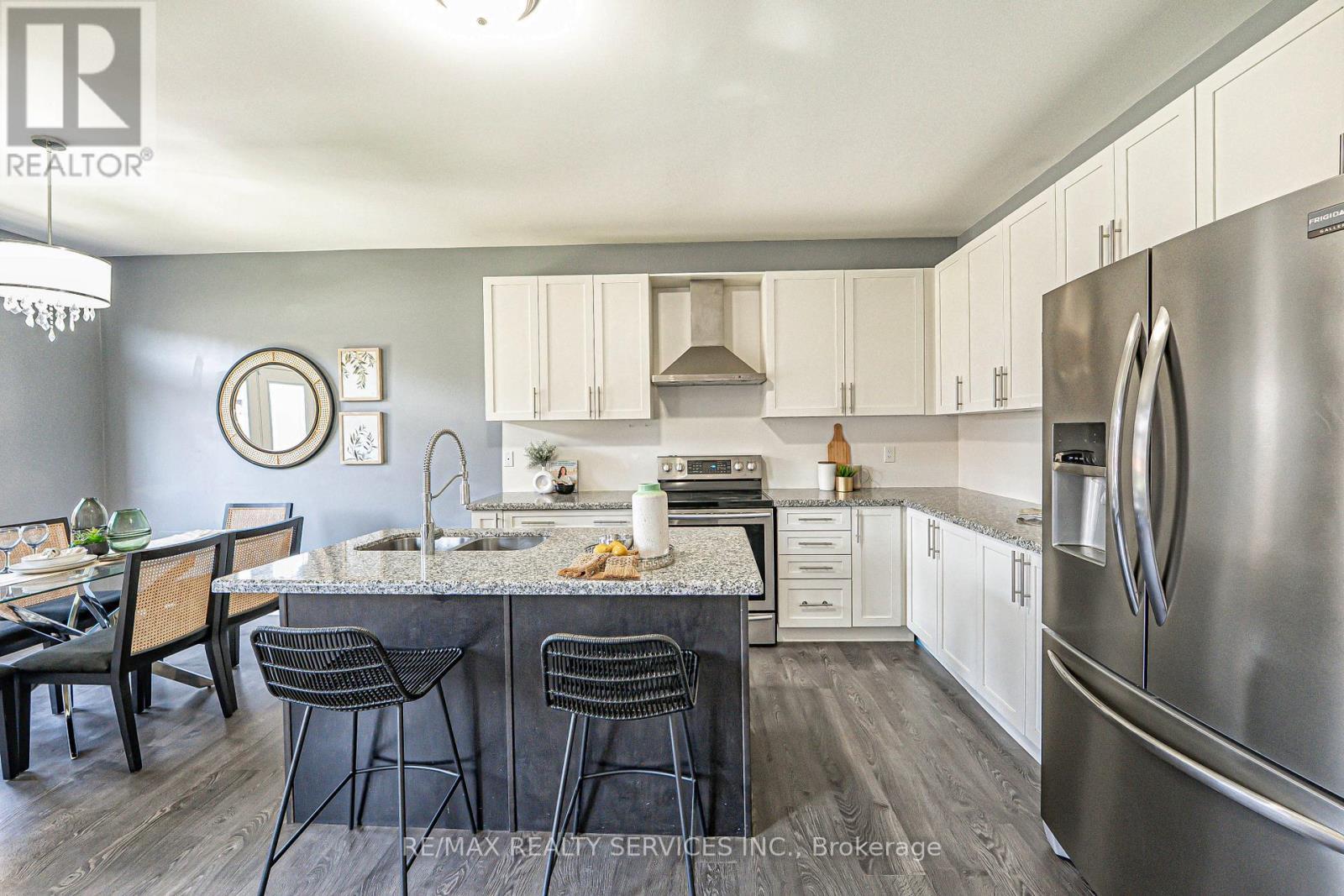 10 Mccabe Lane, New Tecumseth, ON - Indoor Photo Showing Kitchen With Stainless Steel Kitchen With Upgraded Kitchen