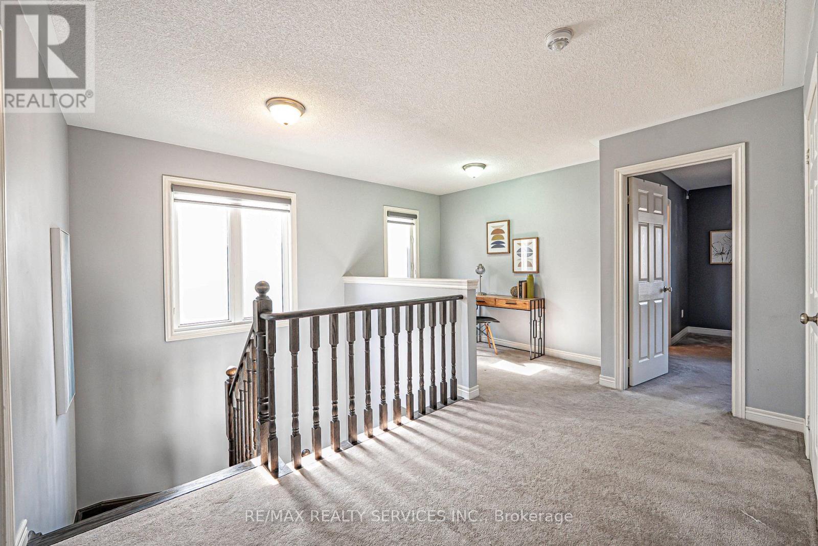 10 Mccabe Lane, New Tecumseth, ON - Indoor Photo Showing Other Room