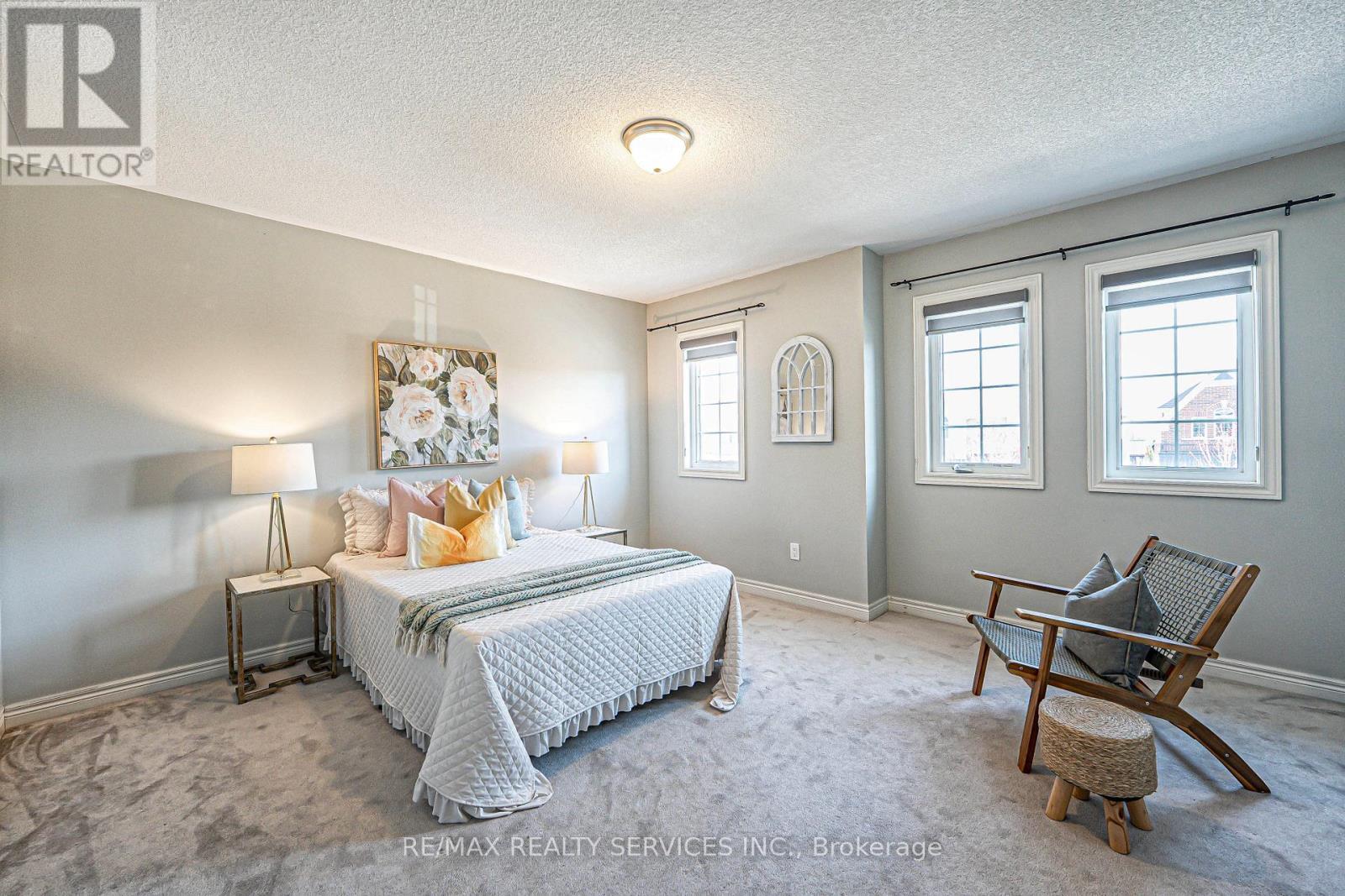 10 Mccabe Lane, New Tecumseth, ON - Indoor Photo Showing Bedroom