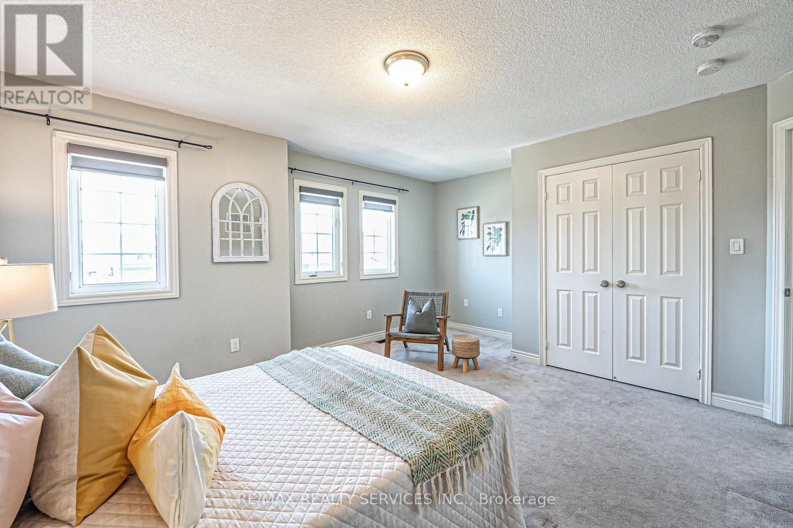 10 Mccabe Lane, New Tecumseth, ON - Indoor Photo Showing Bedroom