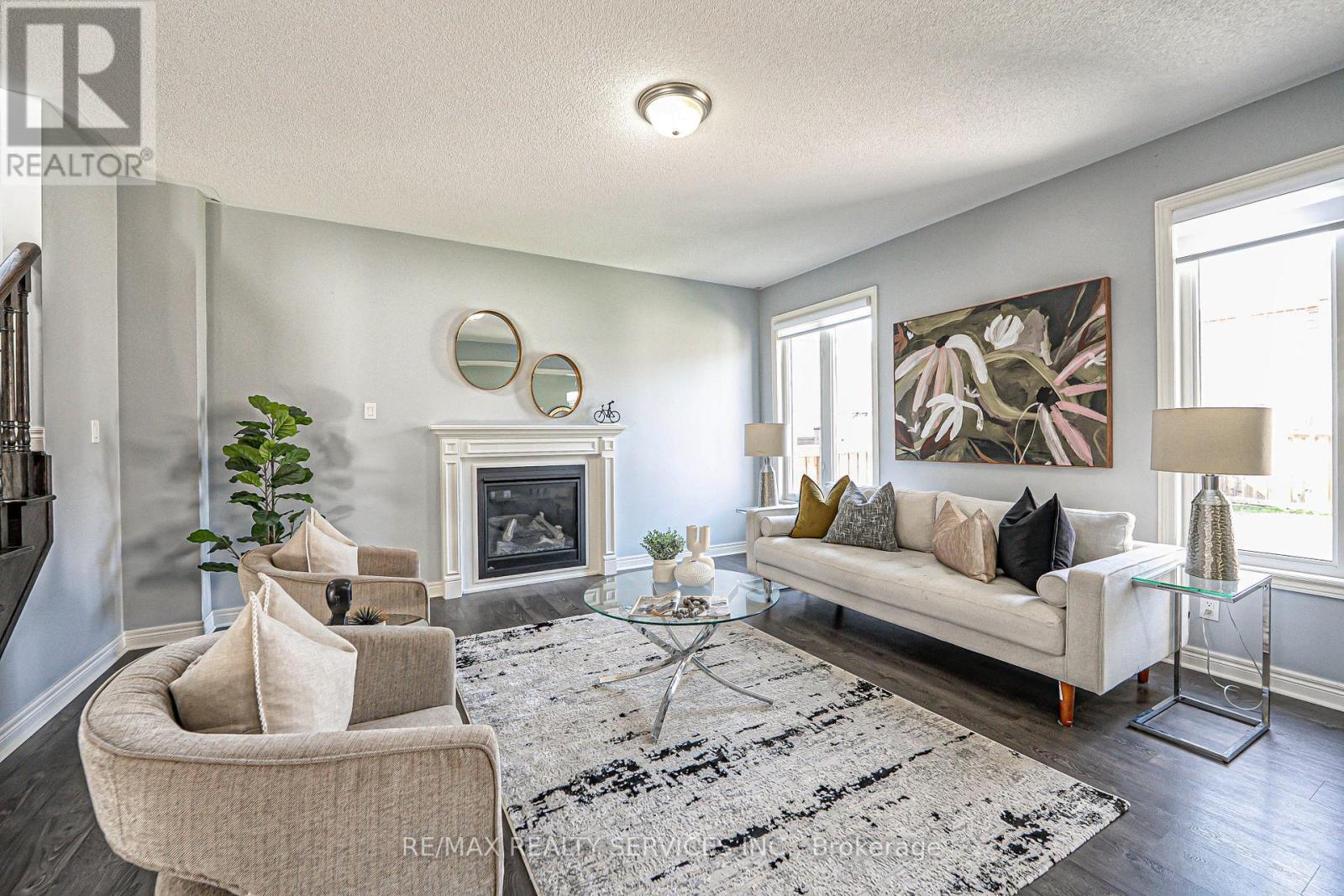 10 Mccabe Lane, New Tecumseth, ON - Indoor Photo Showing Living Room With Fireplace