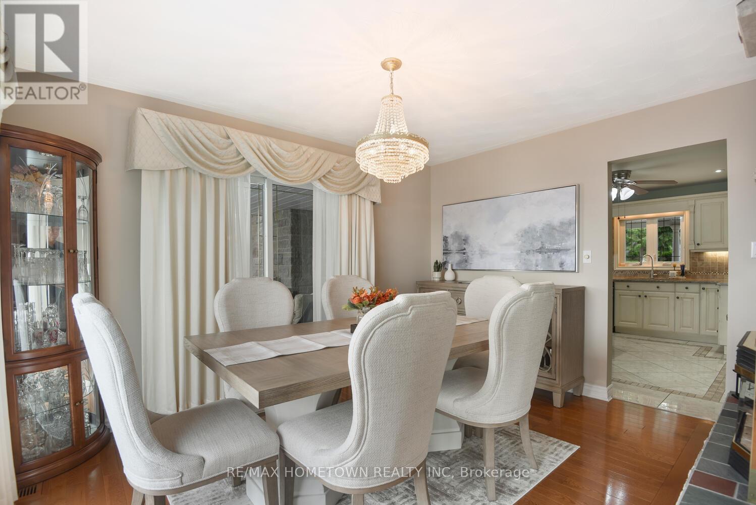 1111 Burnside Drive, Augusta, ON - Indoor Photo Showing Dining Room