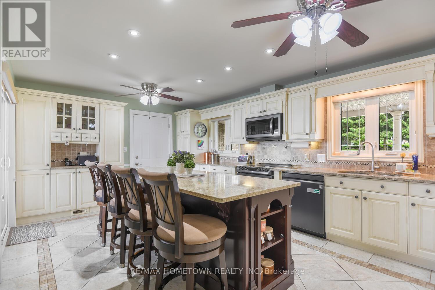 1111 Burnside Drive, Augusta, ON - Indoor