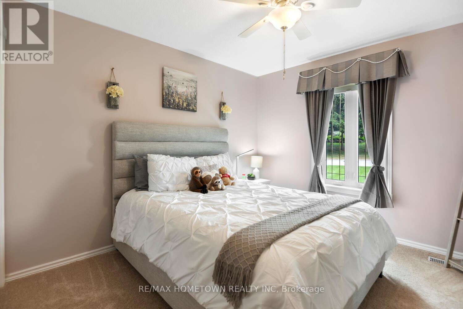1111 Burnside Drive, Augusta, ON - Indoor Photo Showing Bedroom