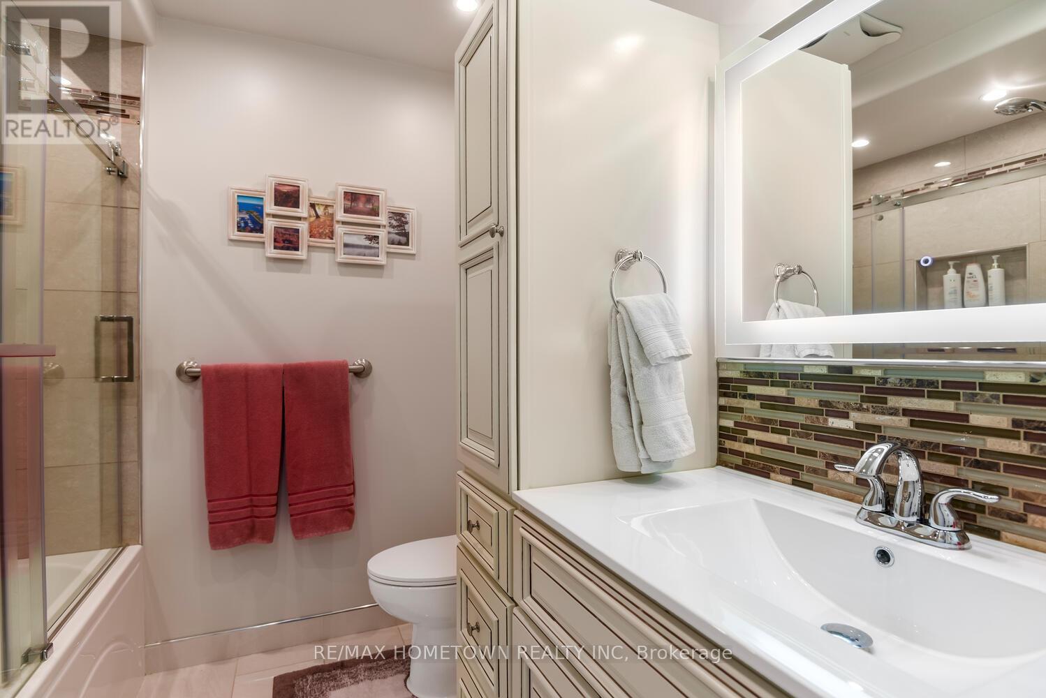 1111 Burnside Drive, Augusta, ON - Indoor Photo Showing Bathroom