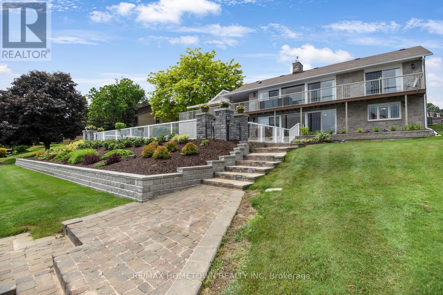 1111 Burnside Drive, Augusta, ON - Outdoor