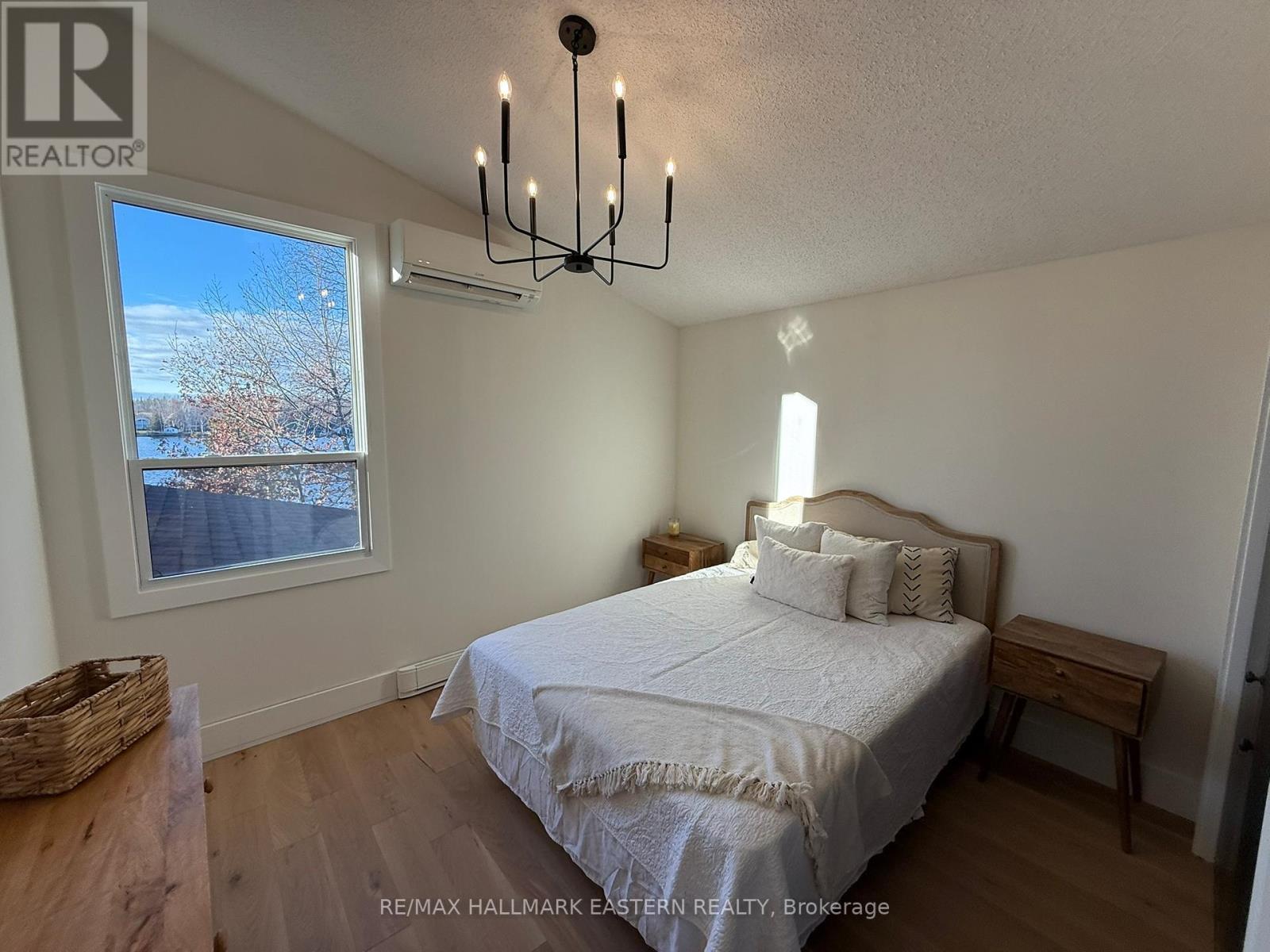 326 Indian Point Road, Kawartha Lakes (Bexley), ON - Indoor Photo Showing Bedroom
