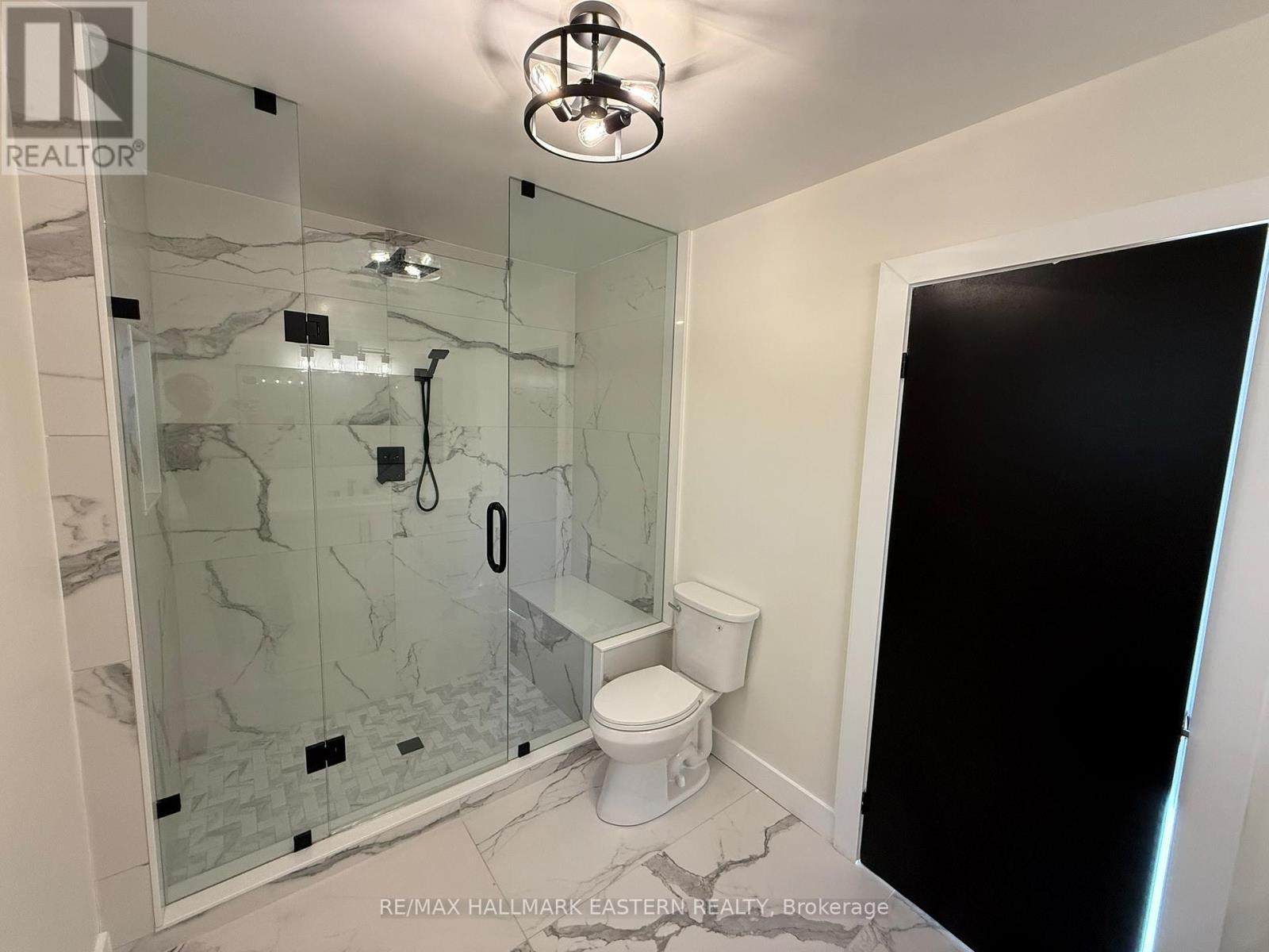 326 Indian Point Road, Kawartha Lakes (Bexley), ON - Indoor Photo Showing Bathroom