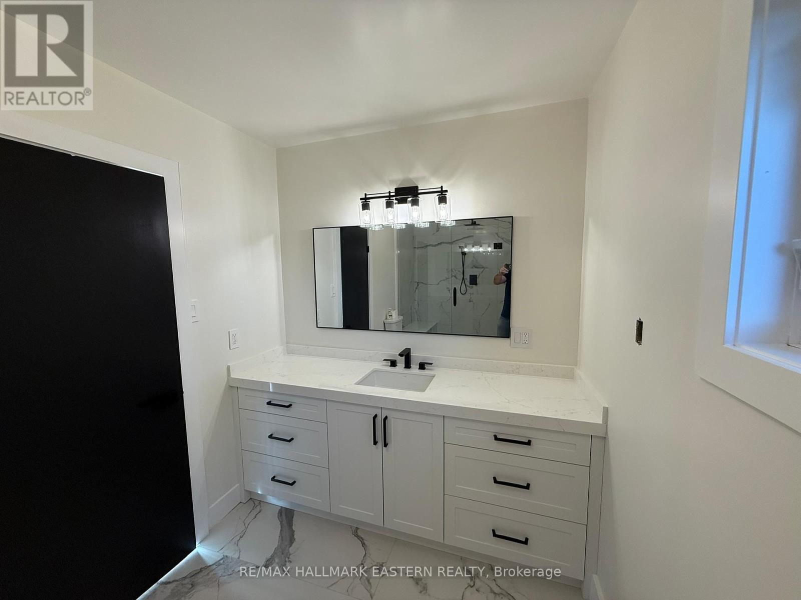 326 Indian Point Road, Kawartha Lakes (Bexley), ON - Indoor Photo Showing Bathroom