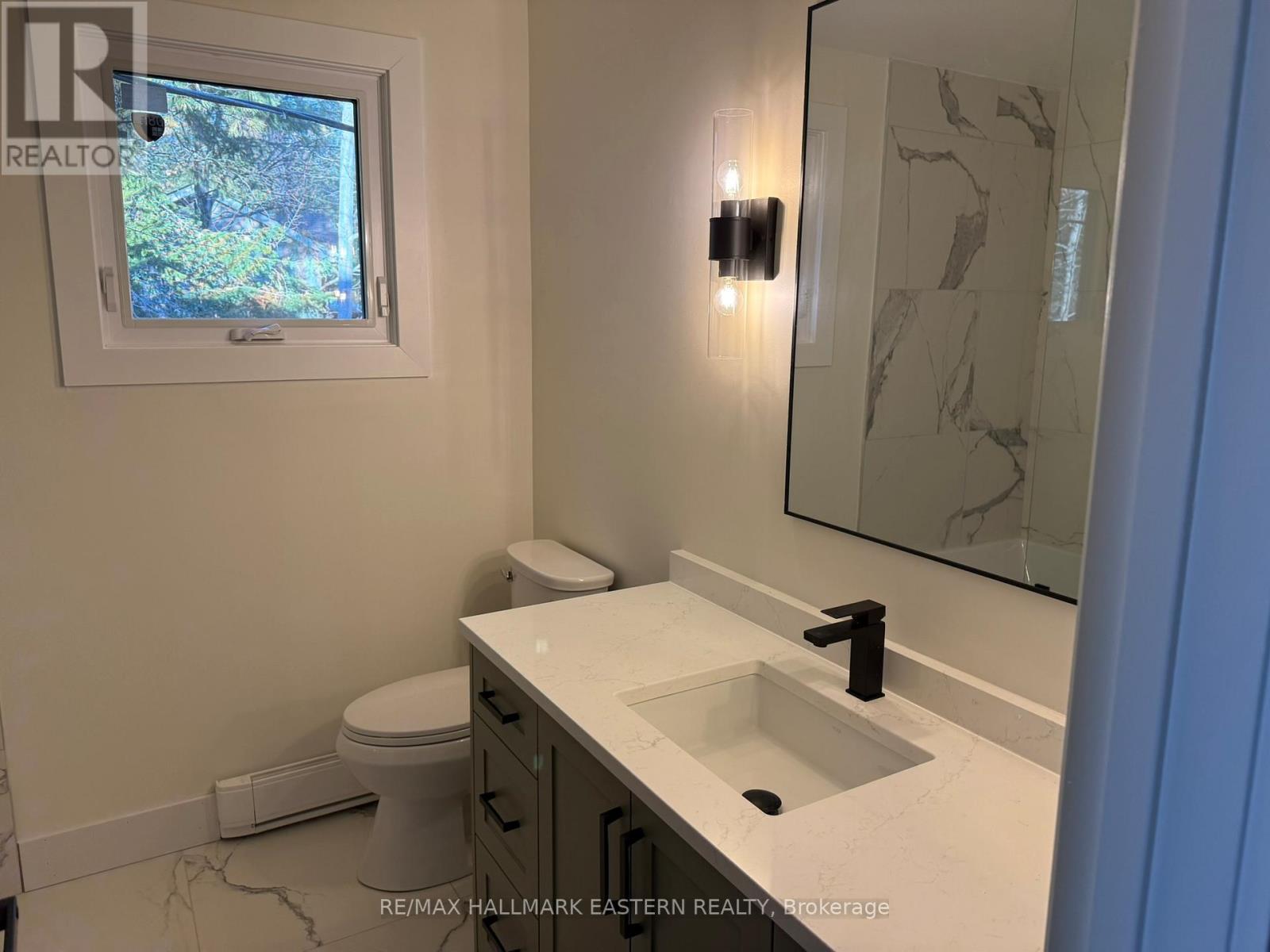 326 Indian Point Road, Kawartha Lakes (Bexley), ON - Indoor Photo Showing Bathroom