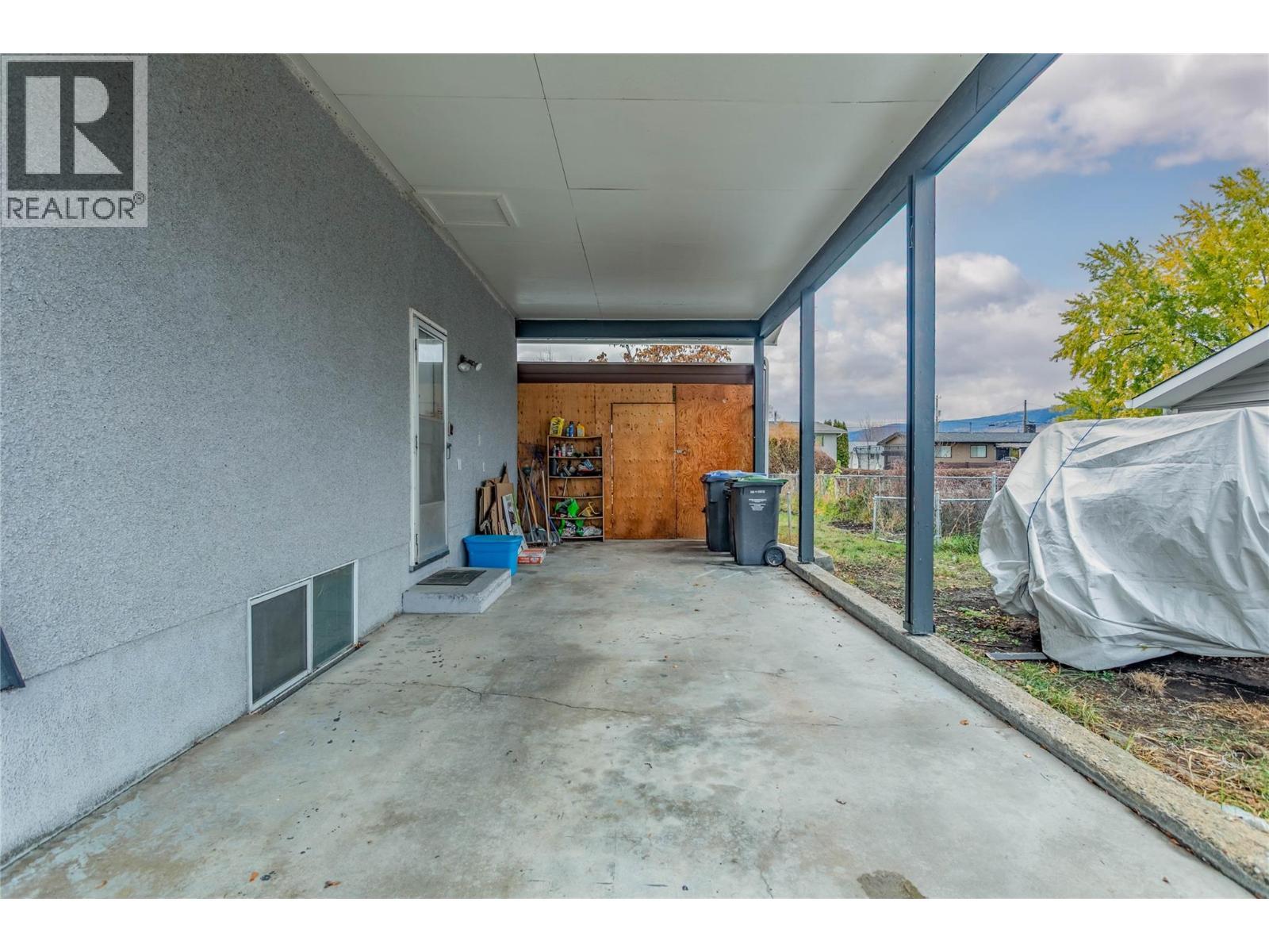 250 Husch Road, Kelowna, BC - With Exterior