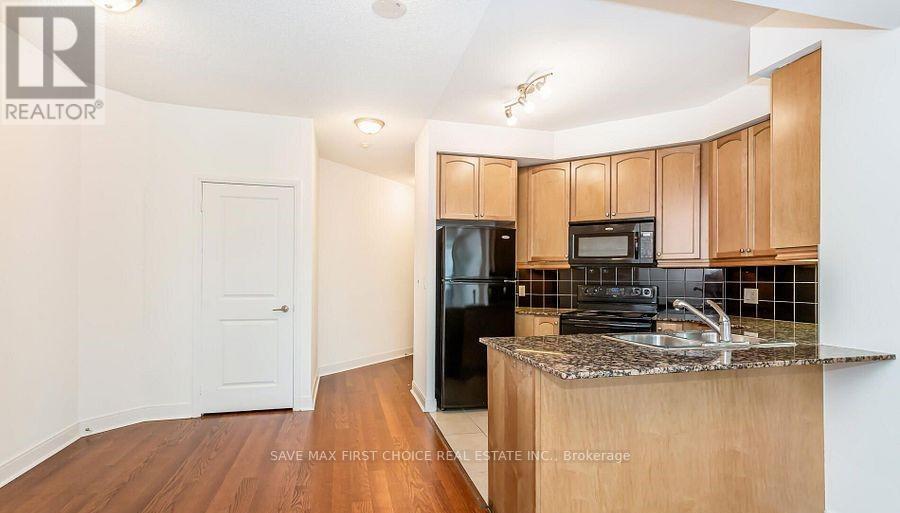 2807 - 80 Absolute Avenue W, Mississauga, ON - Indoor Photo Showing Kitchen With Double Sink