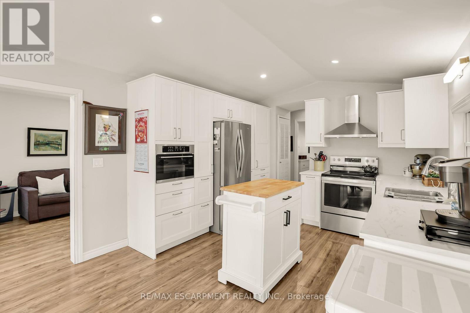 4453 Timothy Lane, Lincoln, ON - Indoor Photo Showing Kitchen With Stainless Steel Kitchen With Double Sink