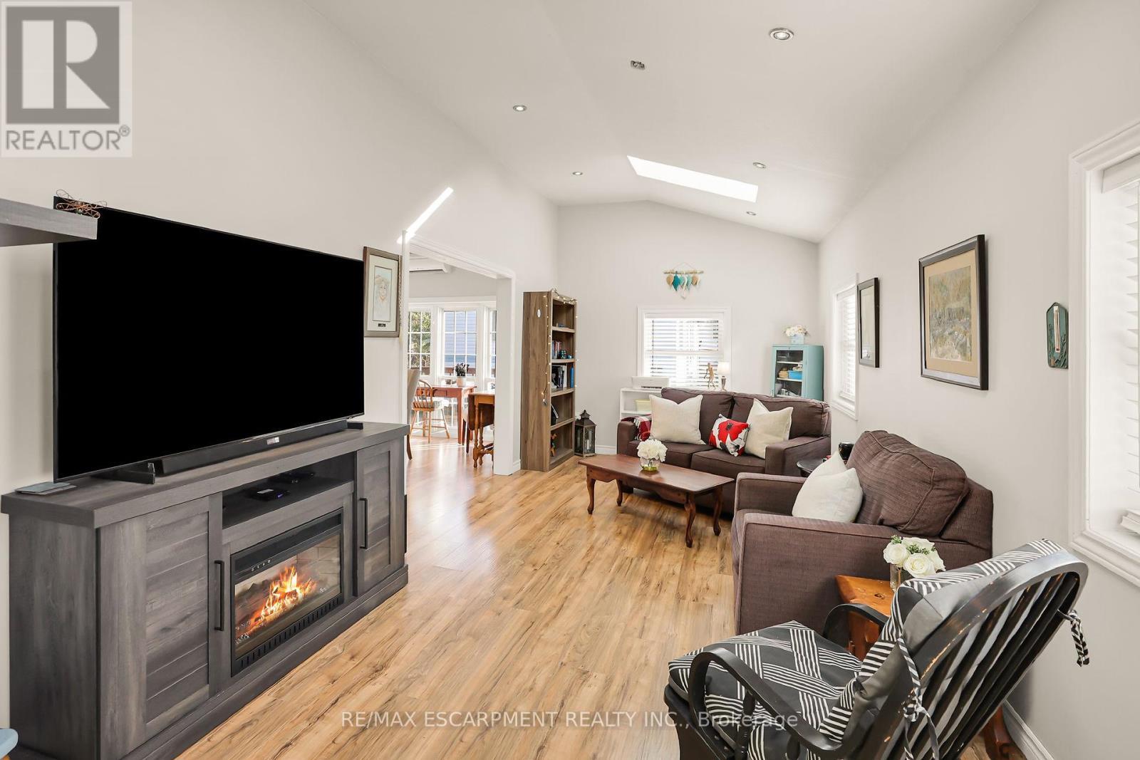 4453 Timothy Lane, Lincoln, ON - Indoor Photo Showing Living Room