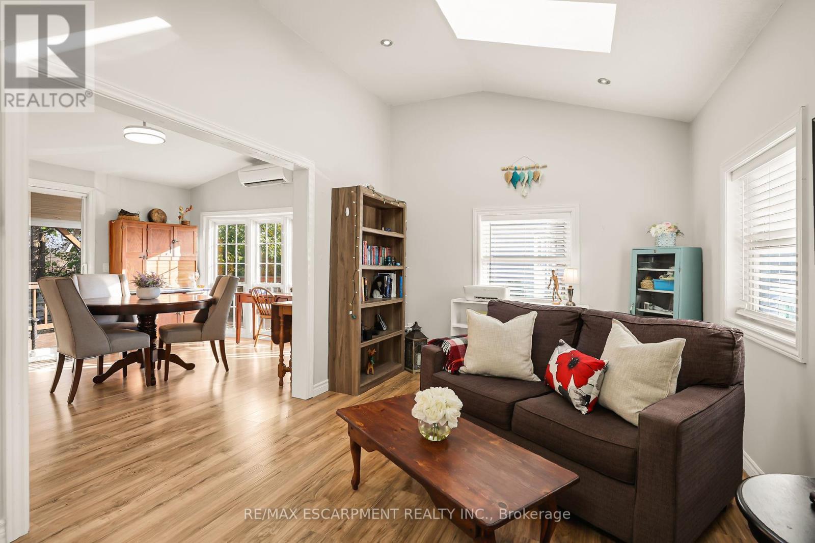 4453 Timothy Lane, Lincoln, ON - Indoor Photo Showing Living Room