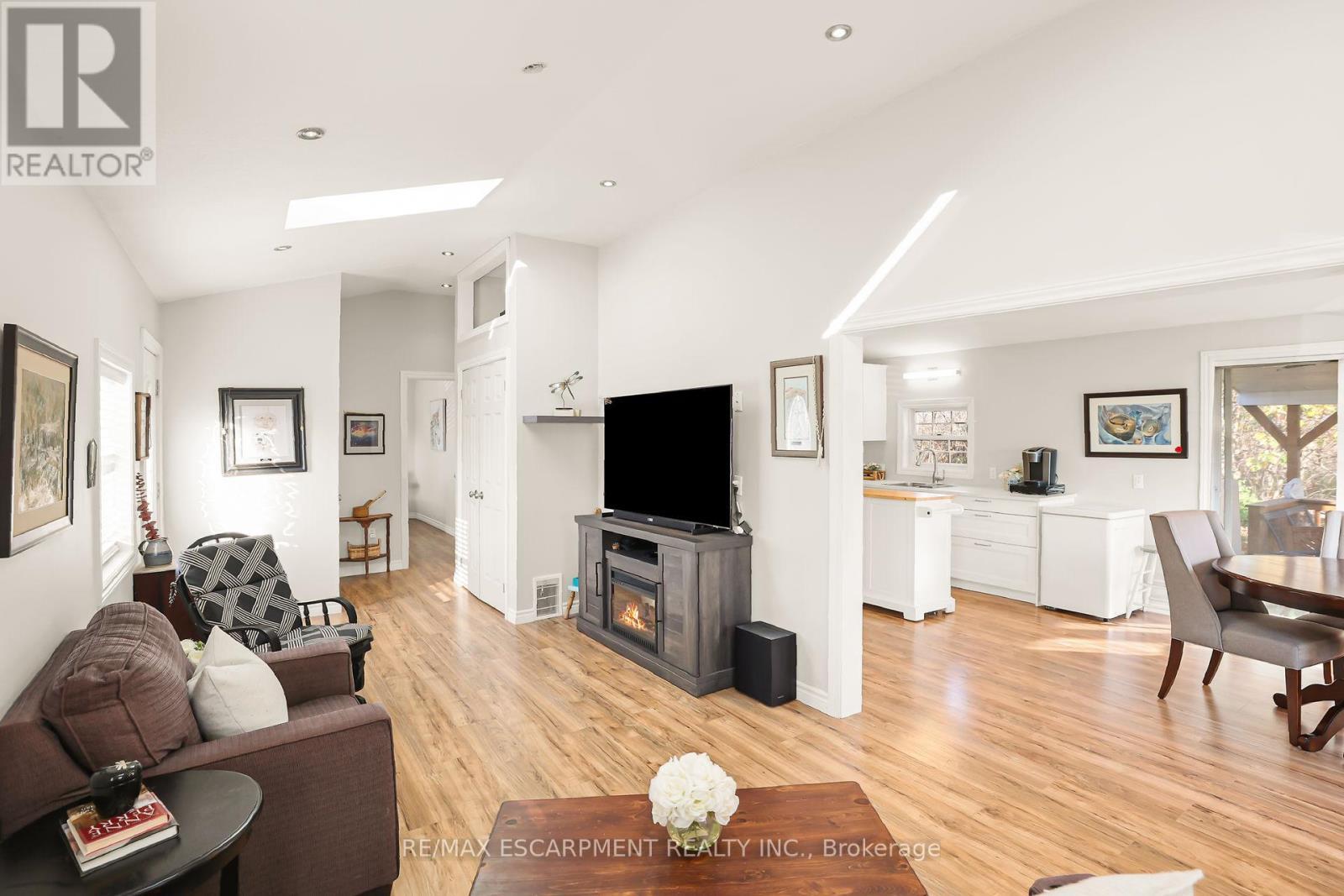 4453 Timothy Lane, Lincoln, ON - Indoor Photo Showing Living Room